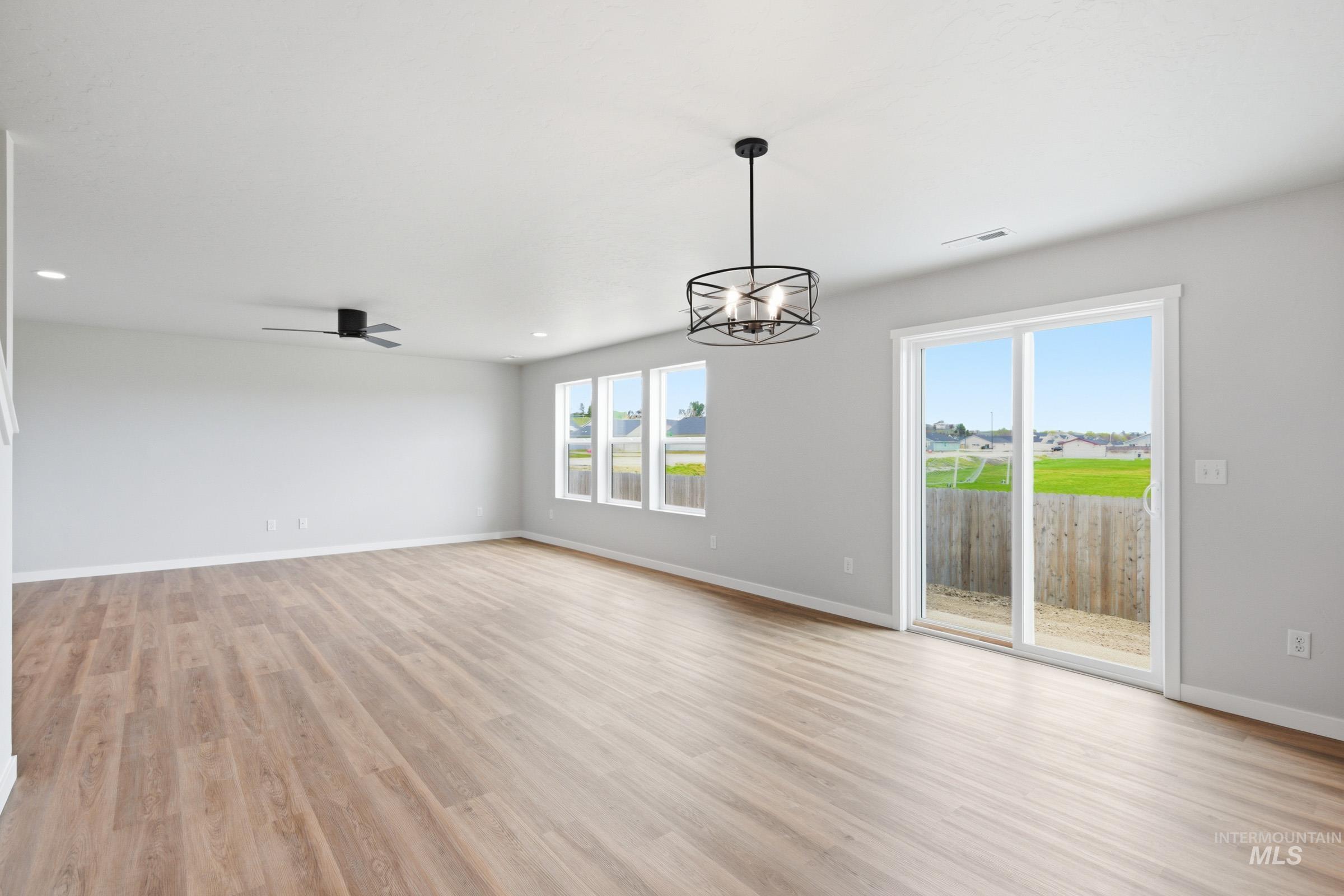 1070 Woods Bog Ave, Middleton, Idaho 83644, 5 Bedrooms, 3 Bathrooms, Residential For Sale, Price $549,990, 98979910