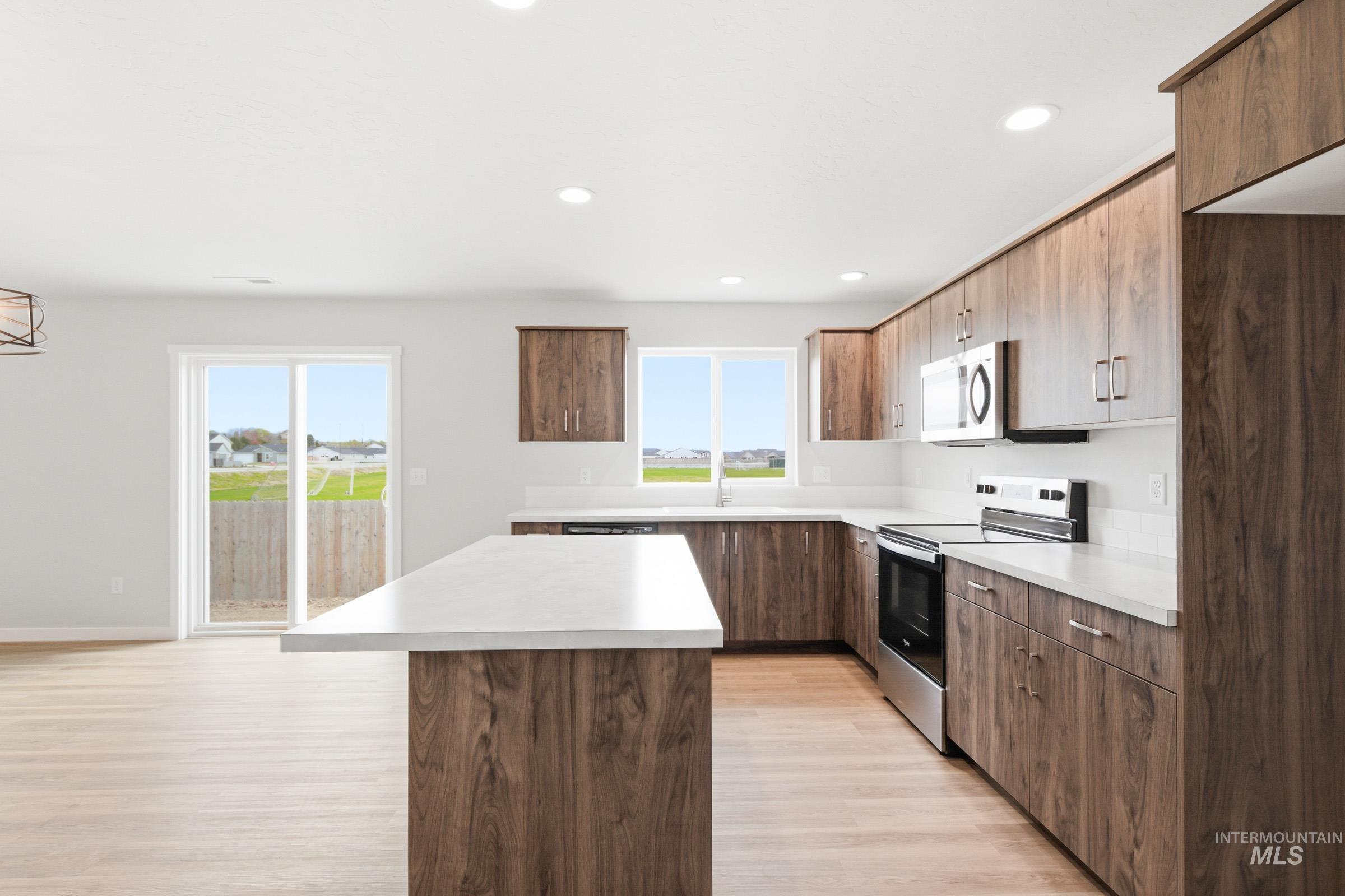 1070 Woods Bog Ave, Middleton, Idaho 83644, 5 Bedrooms, 3 Bathrooms, Residential For Sale, Price $549,990, 98979910