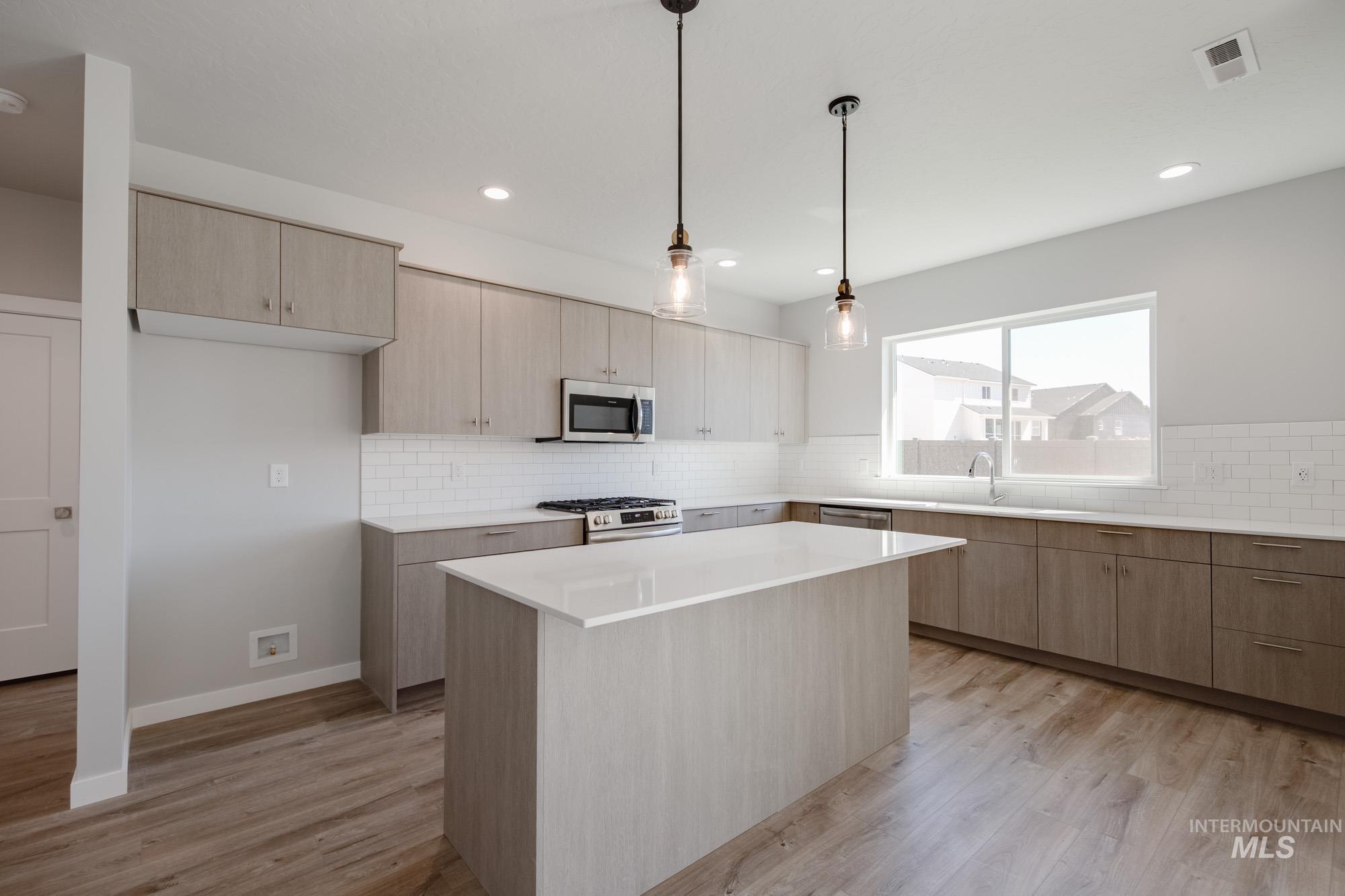 17677 N Boone Peak Ave, Nampa, Idaho 83687, 5 Bedrooms, 2.5 Bathrooms, Residential For Sale, Price $559,990,MLS 98979911