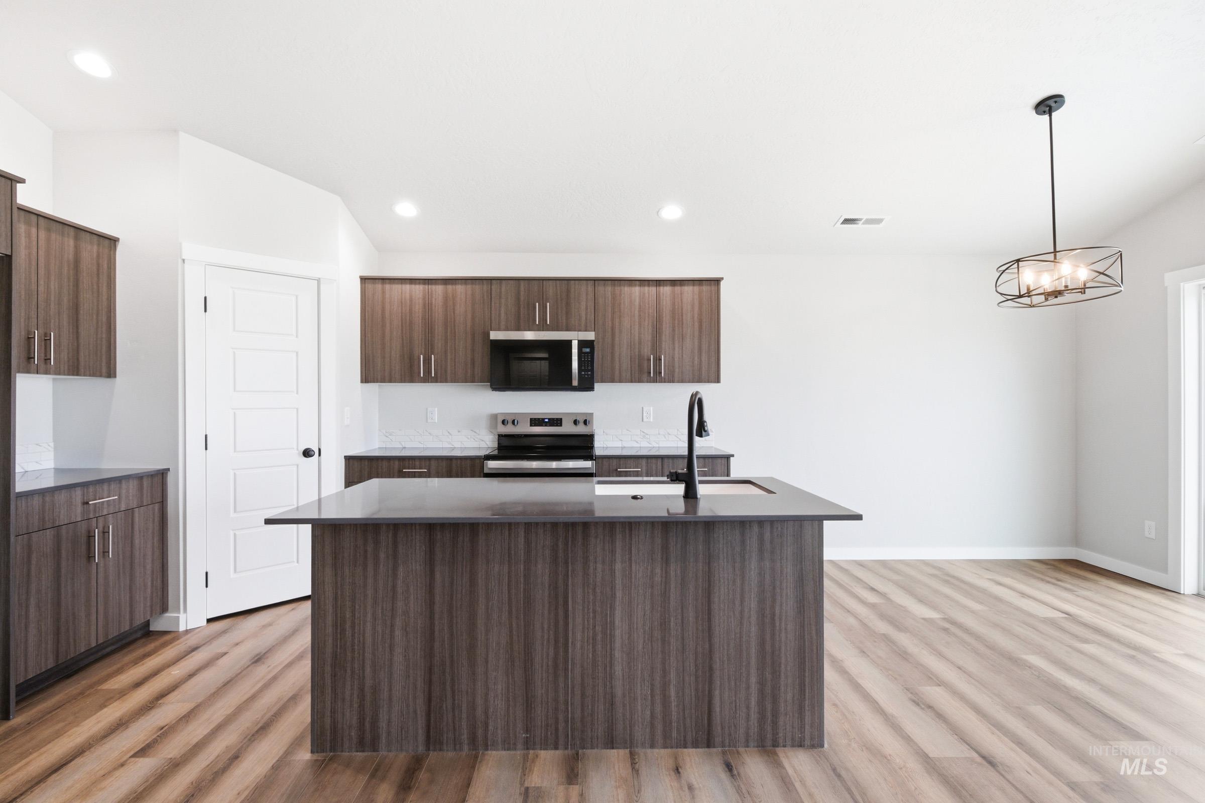 5298 E Phelps Lake Dr, Nampa, Idaho 83687, 3 Bedrooms, 2 Bathrooms, Residential For Sale, Price $434,990, 98979912