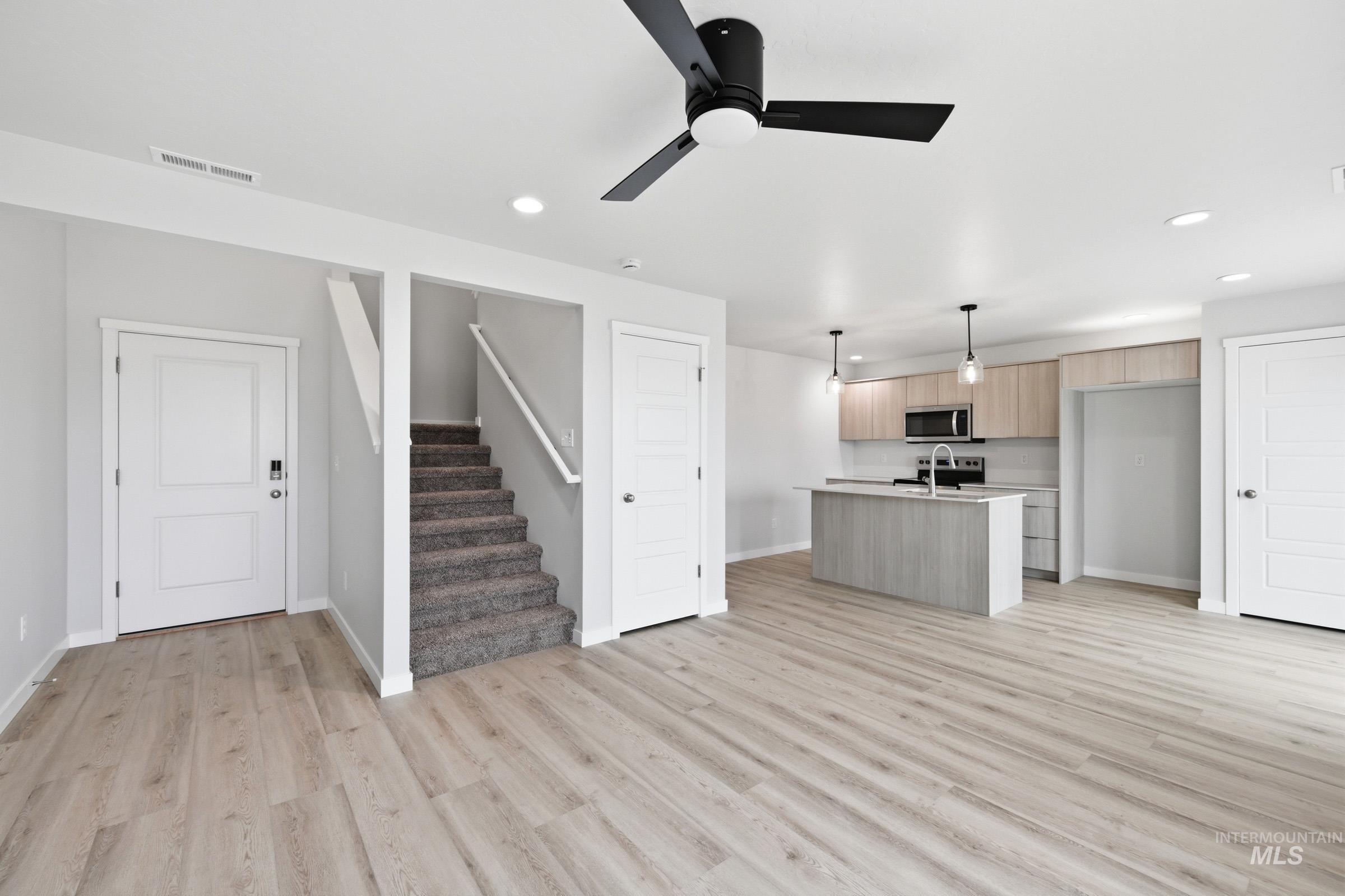 10784 Rutland St, Caldwell, Idaho 83605, 3 Bedrooms, 2.5 Bathrooms, Residential For Sale, Price $377,990, 98979918