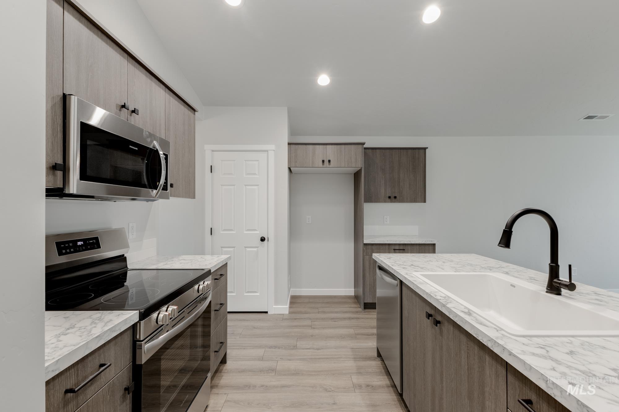 3027 W Animas Creek Dr, Kuna, Idaho 83634, 3 Bedrooms, 2 Bathrooms, Residential For Sale, Price $404,990, 98979922