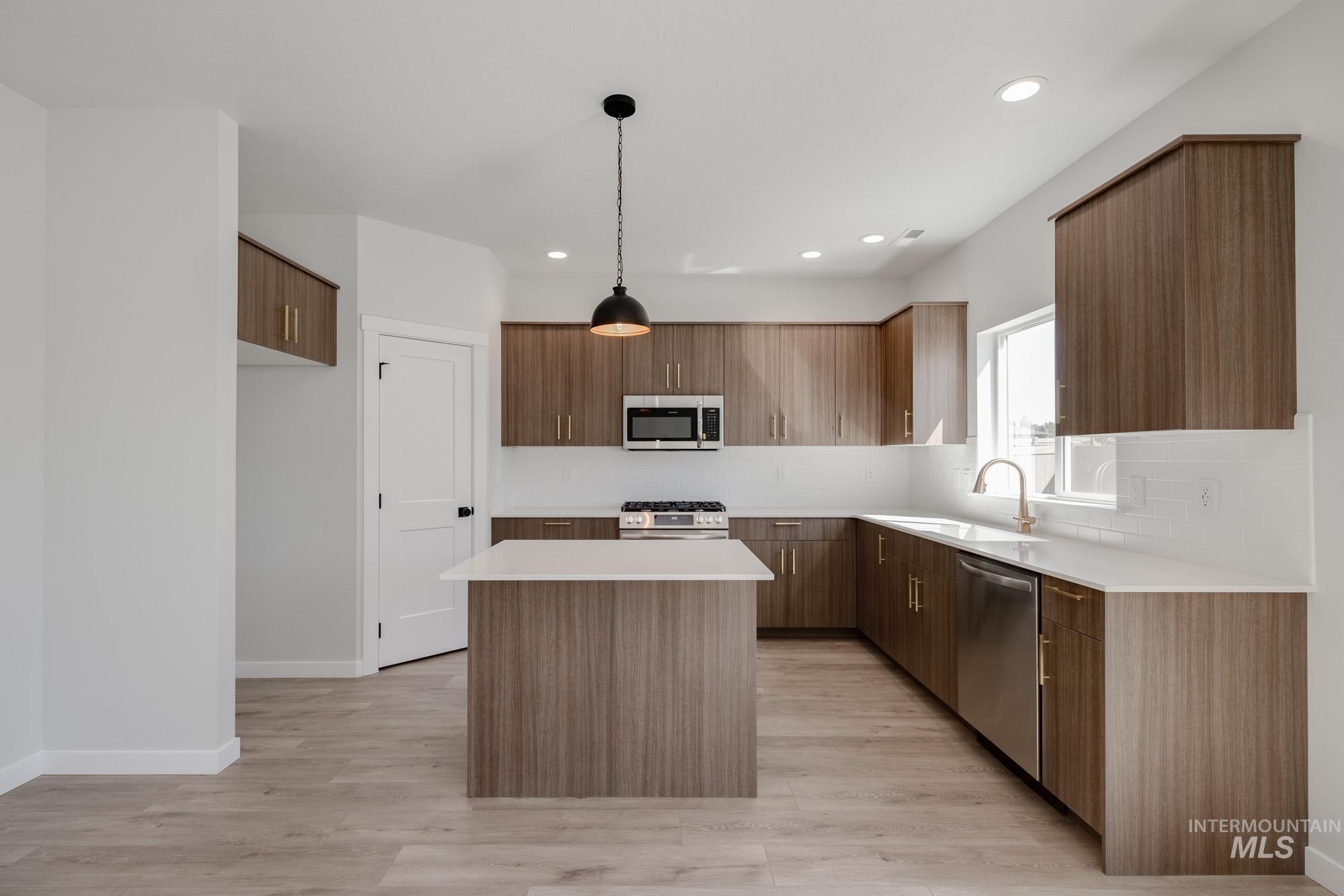 2231 S Border Way, Meridian, Idaho 83642, 4 Bedrooms, 2 Bathrooms, Residential For Sale, Price $519,990,MLS 98979925