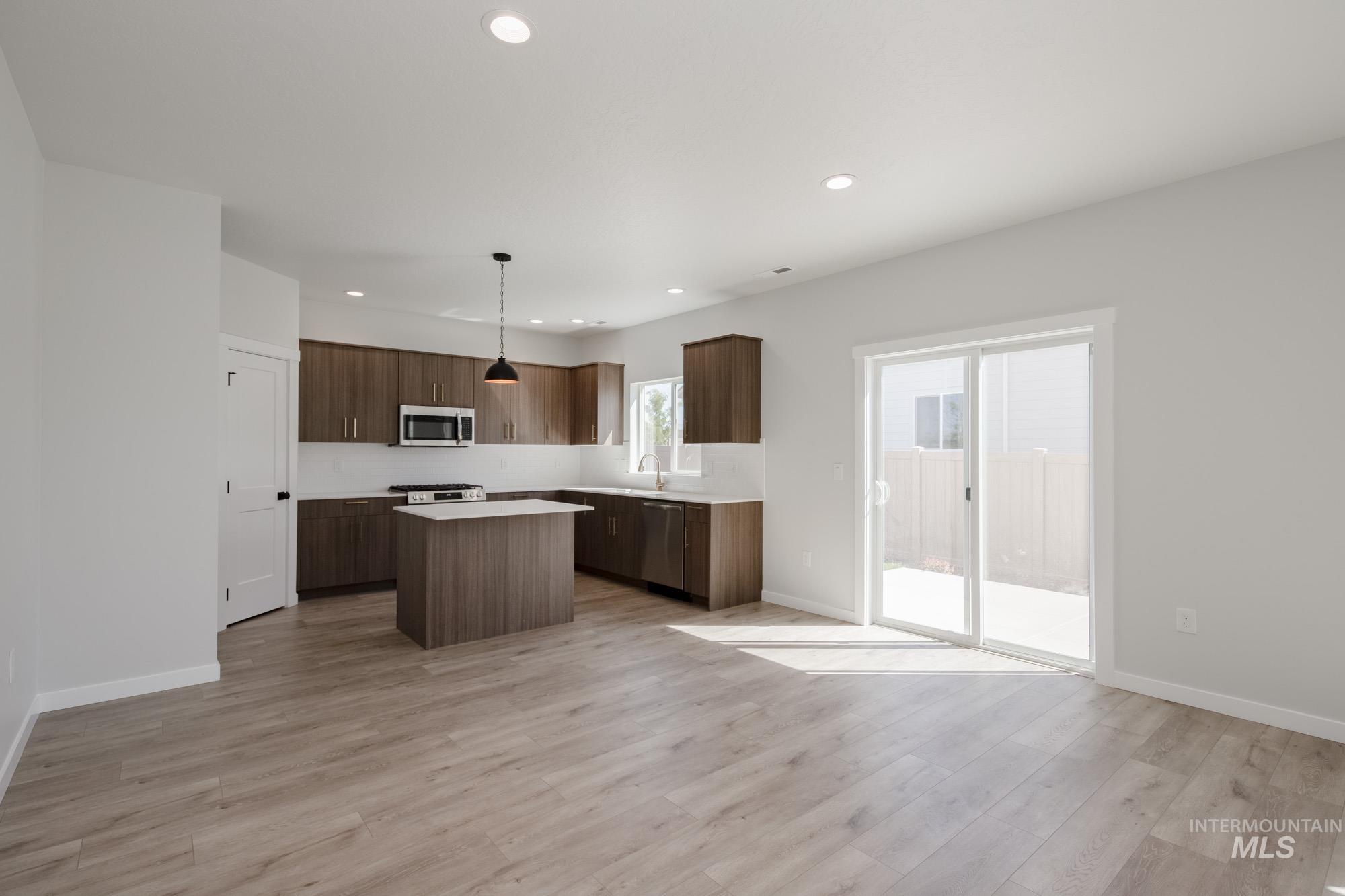 2231 S Border Way, Meridian, Idaho 83642, 4 Bedrooms, 2 Bathrooms, Residential For Sale, Price $519,990,MLS 98979925