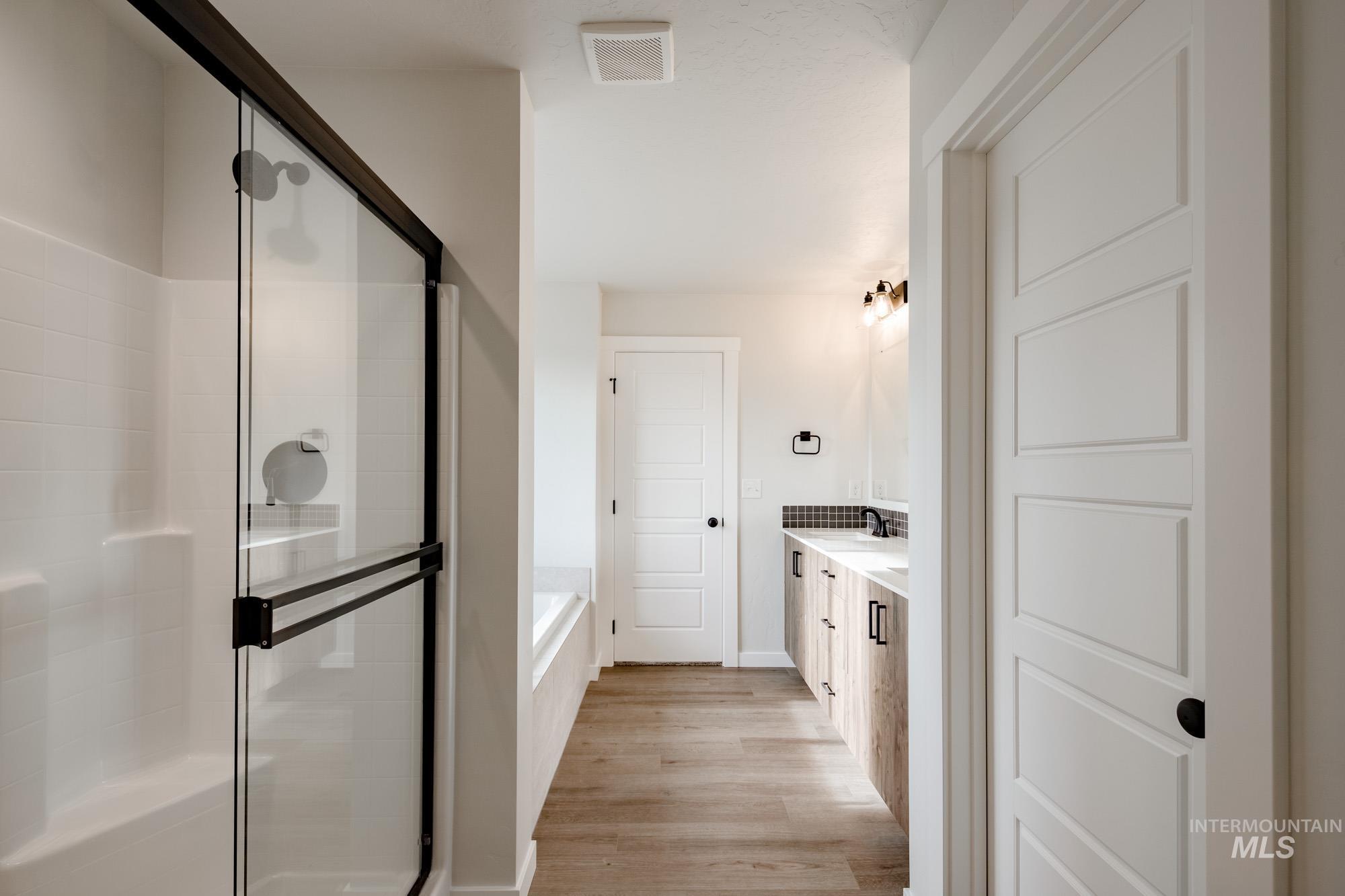 2135 S Border Way, Meridian, Idaho 83642, 5 Bedrooms, 2.5 Bathrooms, Residential For Sale, Price $619,990, 98979926