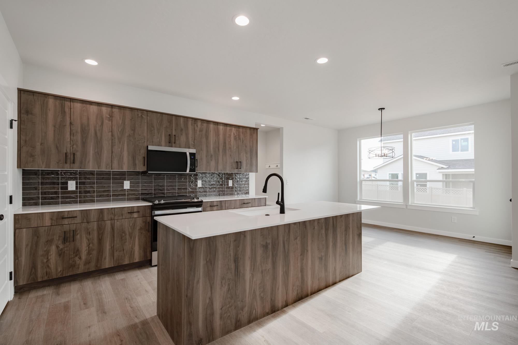 2135 S Border Way, Meridian, Idaho 83642, 5 Bedrooms, 2.5 Bathrooms, Residential For Sale, Price $619,990, 98979926