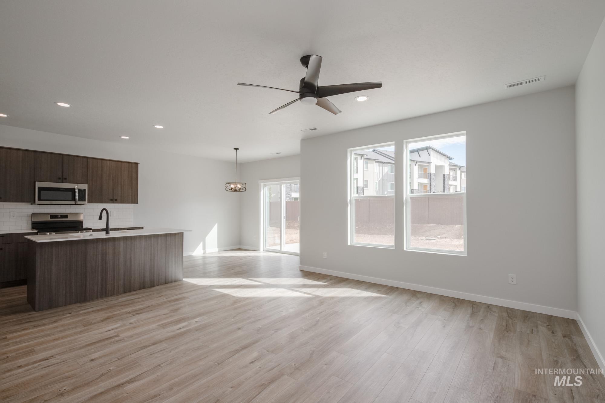 2192 S Border Way, Meridian, Idaho 83642, 3 Bedrooms, 2.5 Bathrooms, Residential For Sale, Price $469,990,MLS 98979927