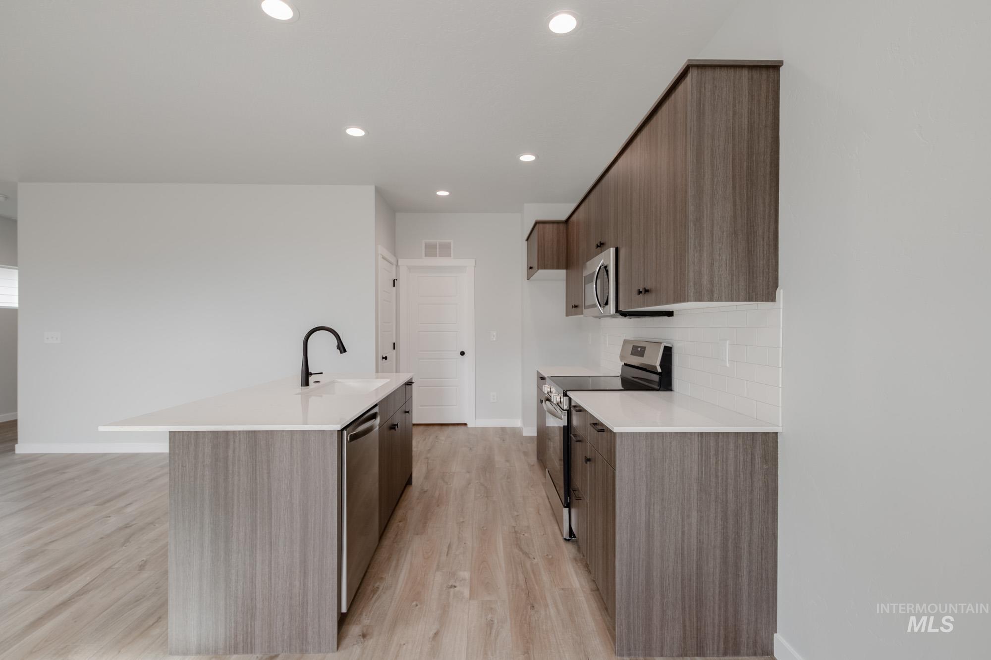 2192 S Border Way, Meridian, Idaho 83642, 3 Bedrooms, 2.5 Bathrooms, Residential For Sale, Price $469,990,MLS 98979927