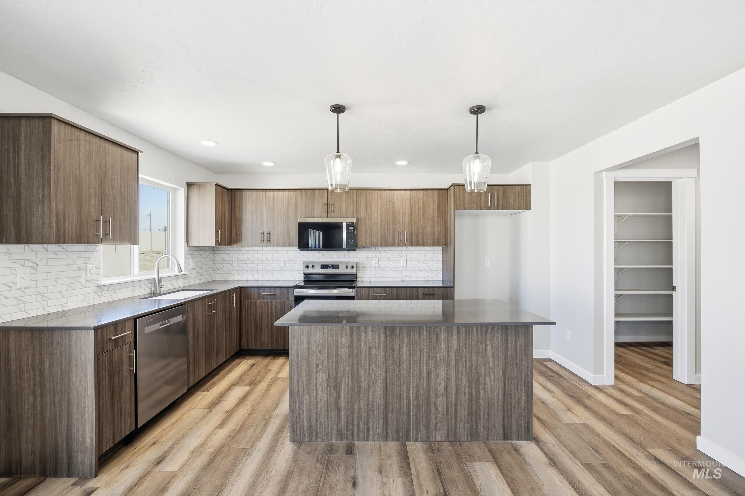 1144 W Cub River Dr, Meridian, Idaho 83642, 5 Bedrooms, 3 Bathrooms, Residential For Sale, Price $594,990, 98979932