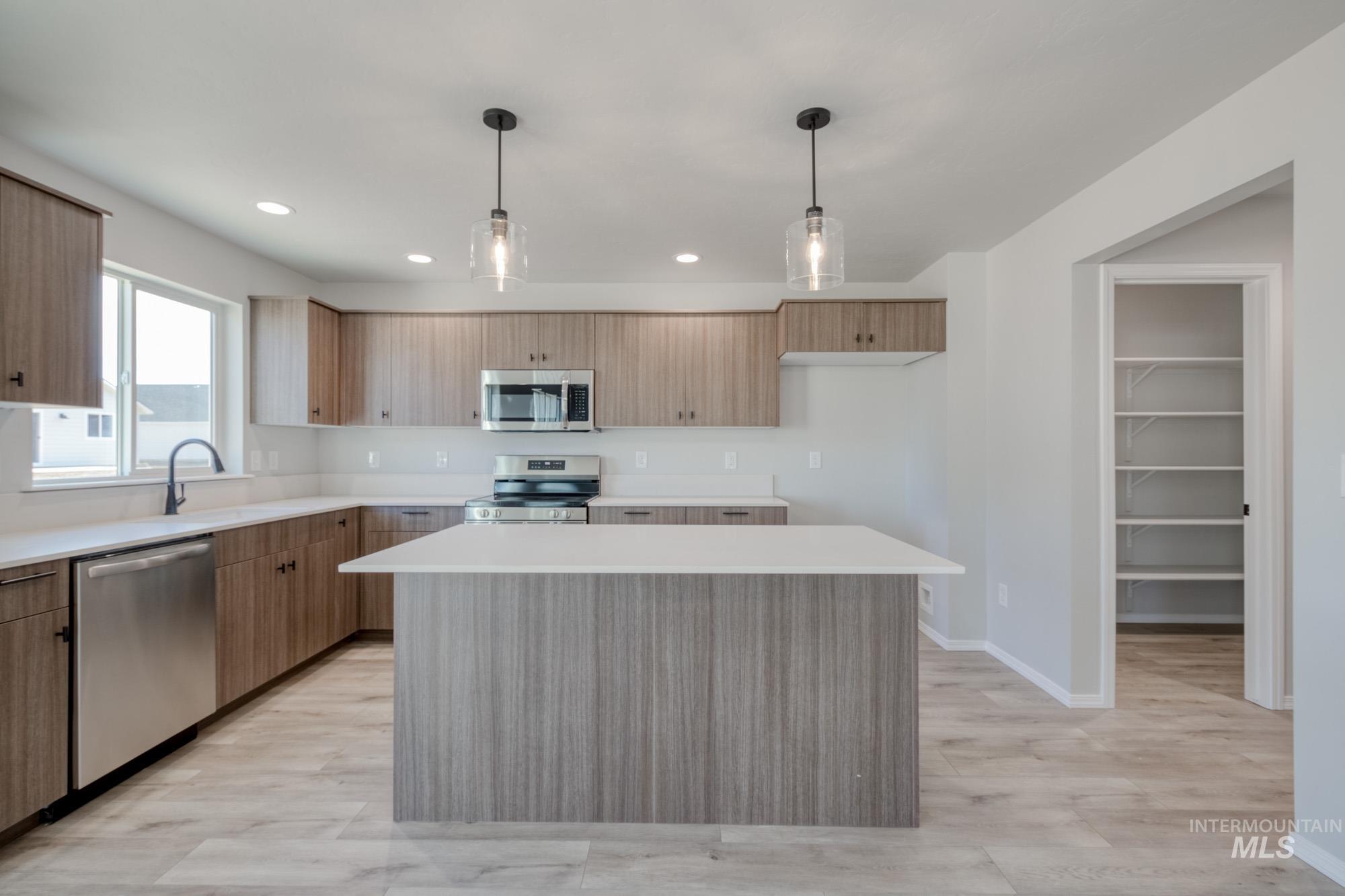 1144 W Cub River Dr, Meridian, Idaho 83642, 5 Bedrooms, 3 Bathrooms, Residential For Sale, Price $594,990, 98979932