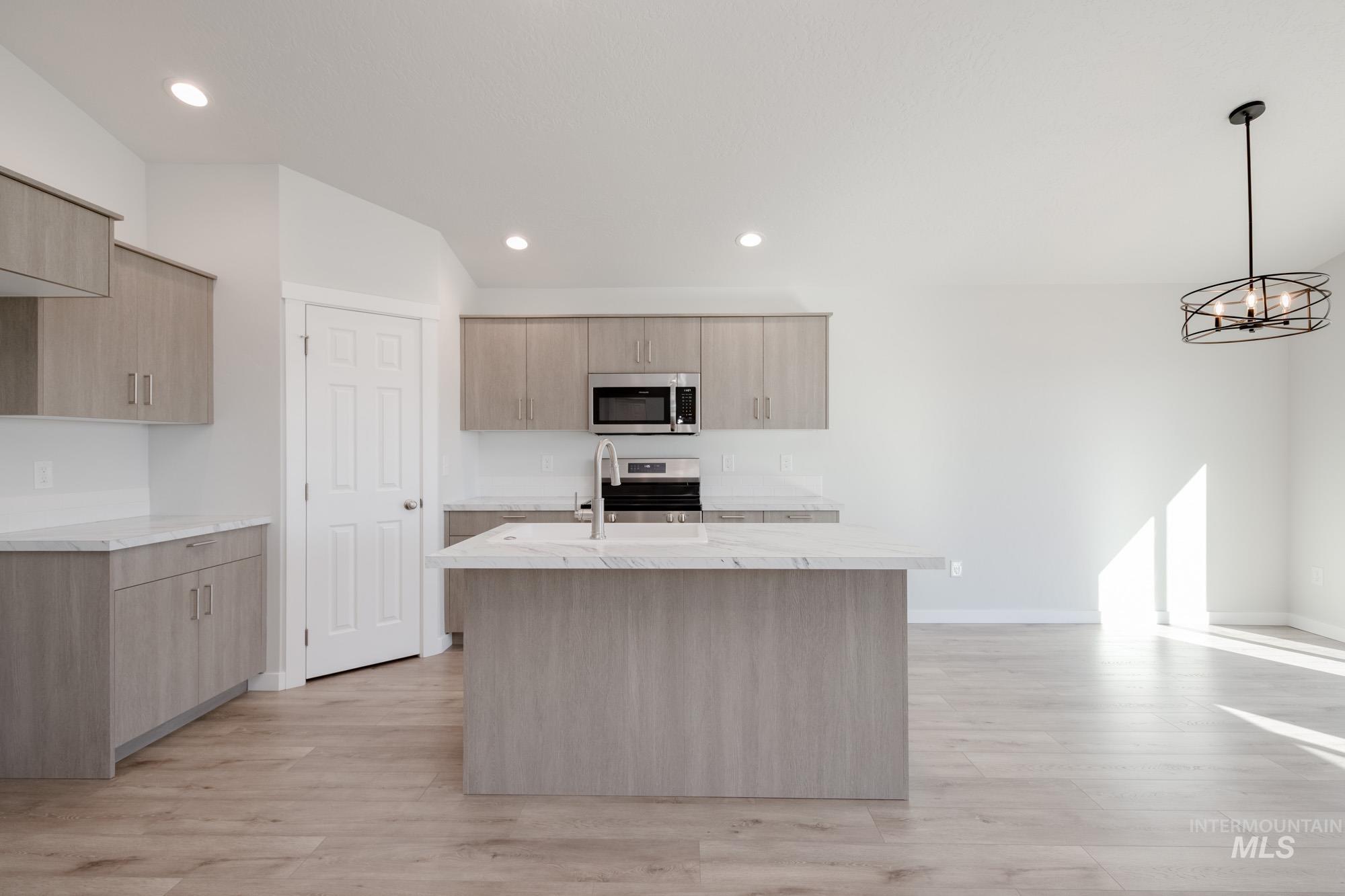 13735 Inman Ct, Caldwell, Idaho 83607, 3 Bedrooms, 2 Bathrooms, Residential For Sale, Price $404,990, 98979934