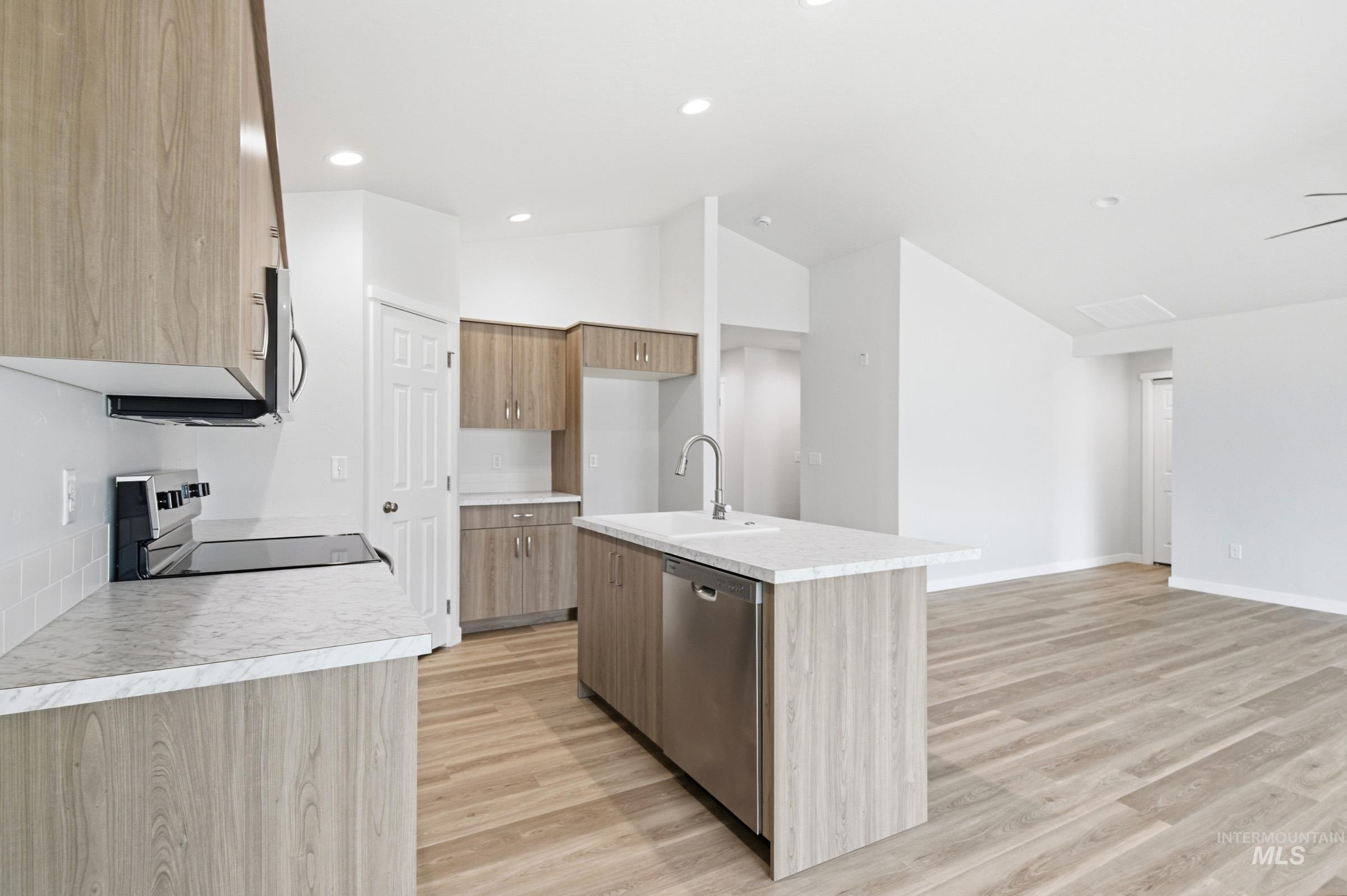 13735 Inman Ct, Caldwell, Idaho 83607, 3 Bedrooms, 2 Bathrooms, Residential For Sale, Price $404,990, 98979934