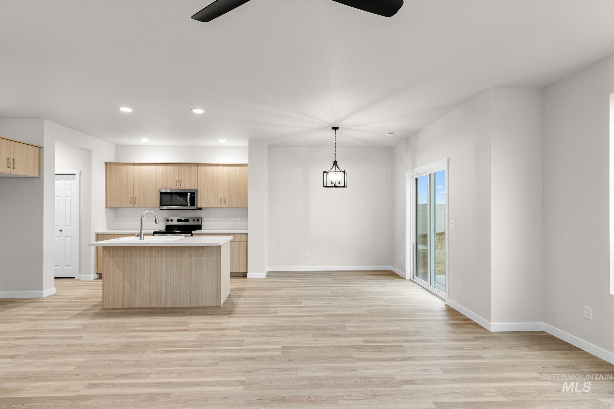 35 S Sweetgrass Ave, Nampa, Idaho 83651, 3 Bedrooms, 2.5 Bathrooms, Residential For Sale, Price $416,990,MLS 98979936