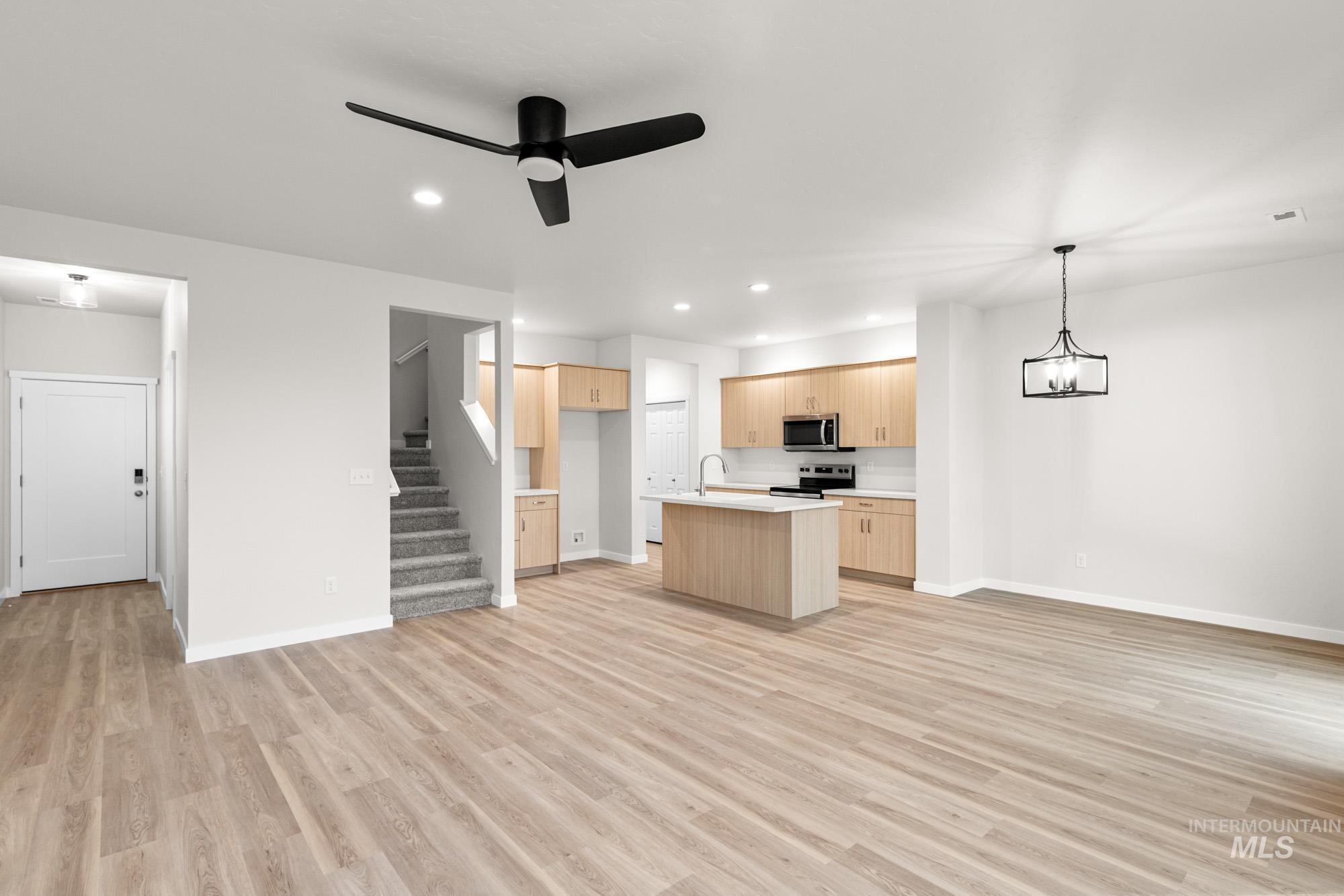 35 S Sweetgrass Ave, Nampa, Idaho 83651, 3 Bedrooms, 2.5 Bathrooms, Residential For Sale, Price $416,990,MLS 98979936