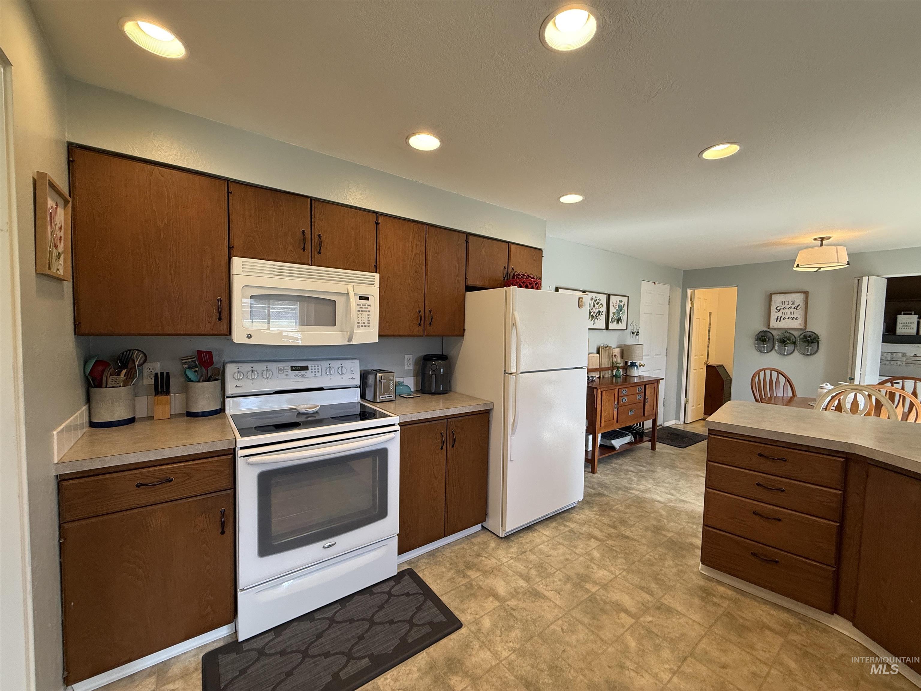 4487 W Bloom, Boise, Idaho 83703, 3 Bedrooms, 1.5 Bathrooms, Residential For Sale, Price $465,000,MLS 98979940