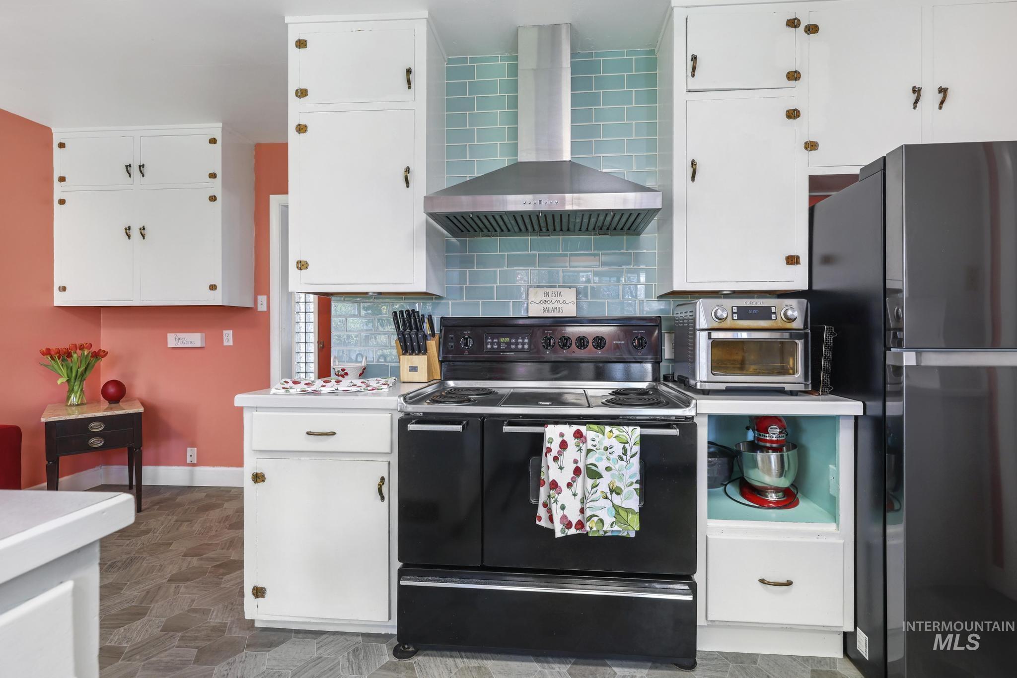 1532 11th Ave E, Twin Falls, Idaho 83301, 5 Bedrooms, 3 Bathrooms, Residential For Sale, Price $479,900, 98979941