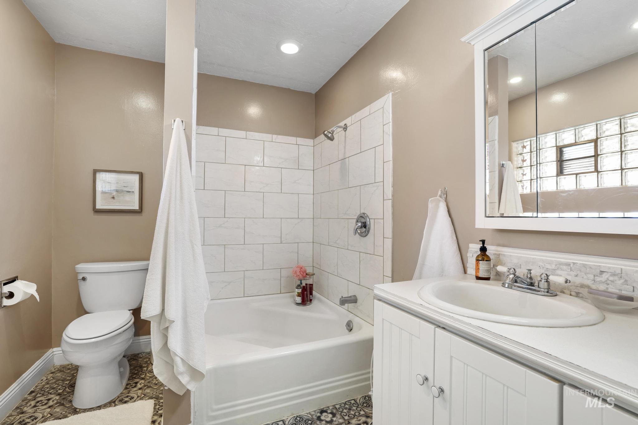 1532 11th Ave E, Twin Falls, Idaho 83301, 5 Bedrooms, 3 Bathrooms, Residential For Sale, Price $479,900, 98979941