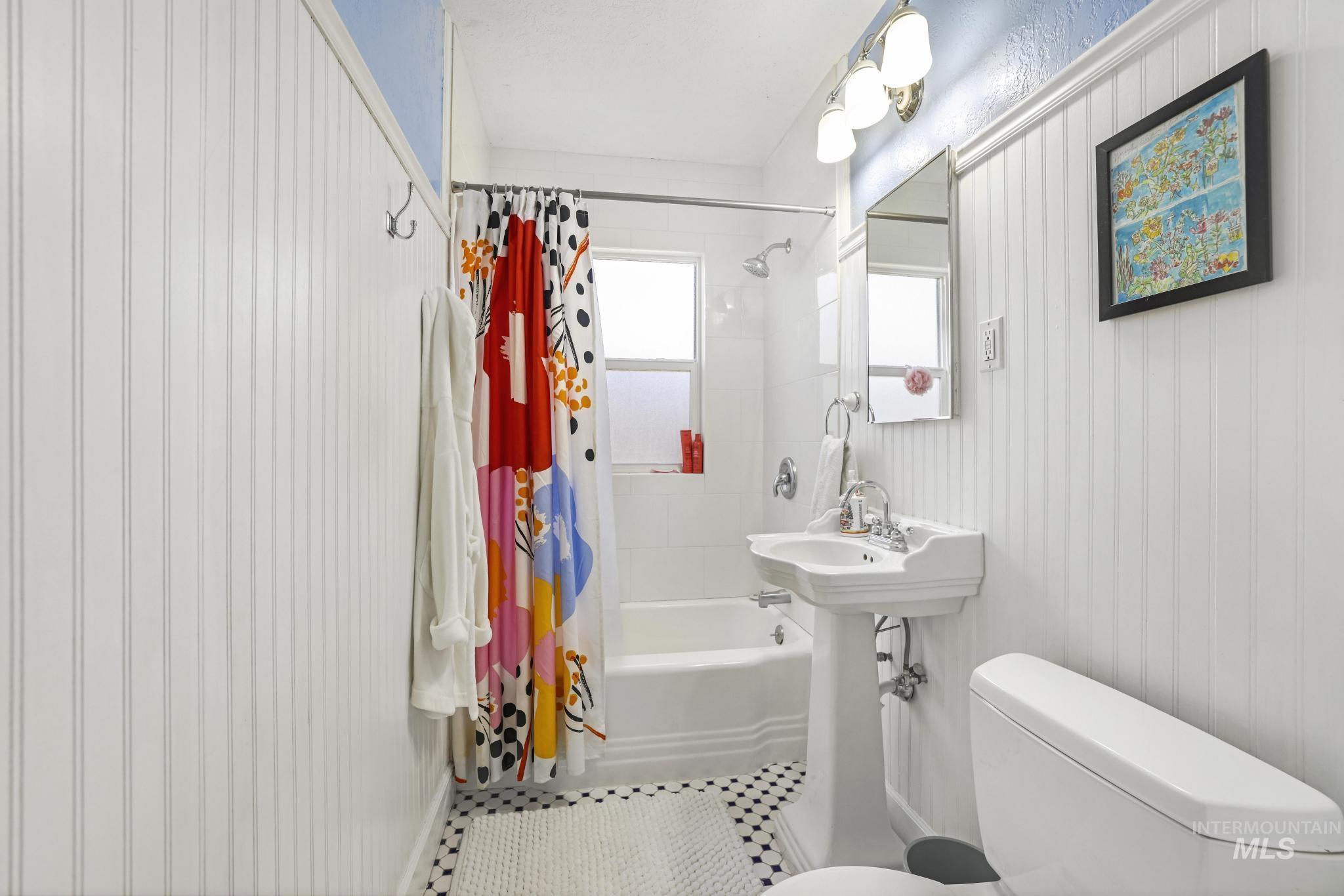 1532 11th Ave E, Twin Falls, Idaho 83301, 5 Bedrooms, 3 Bathrooms, Residential For Sale, Price $479,900, 98979941