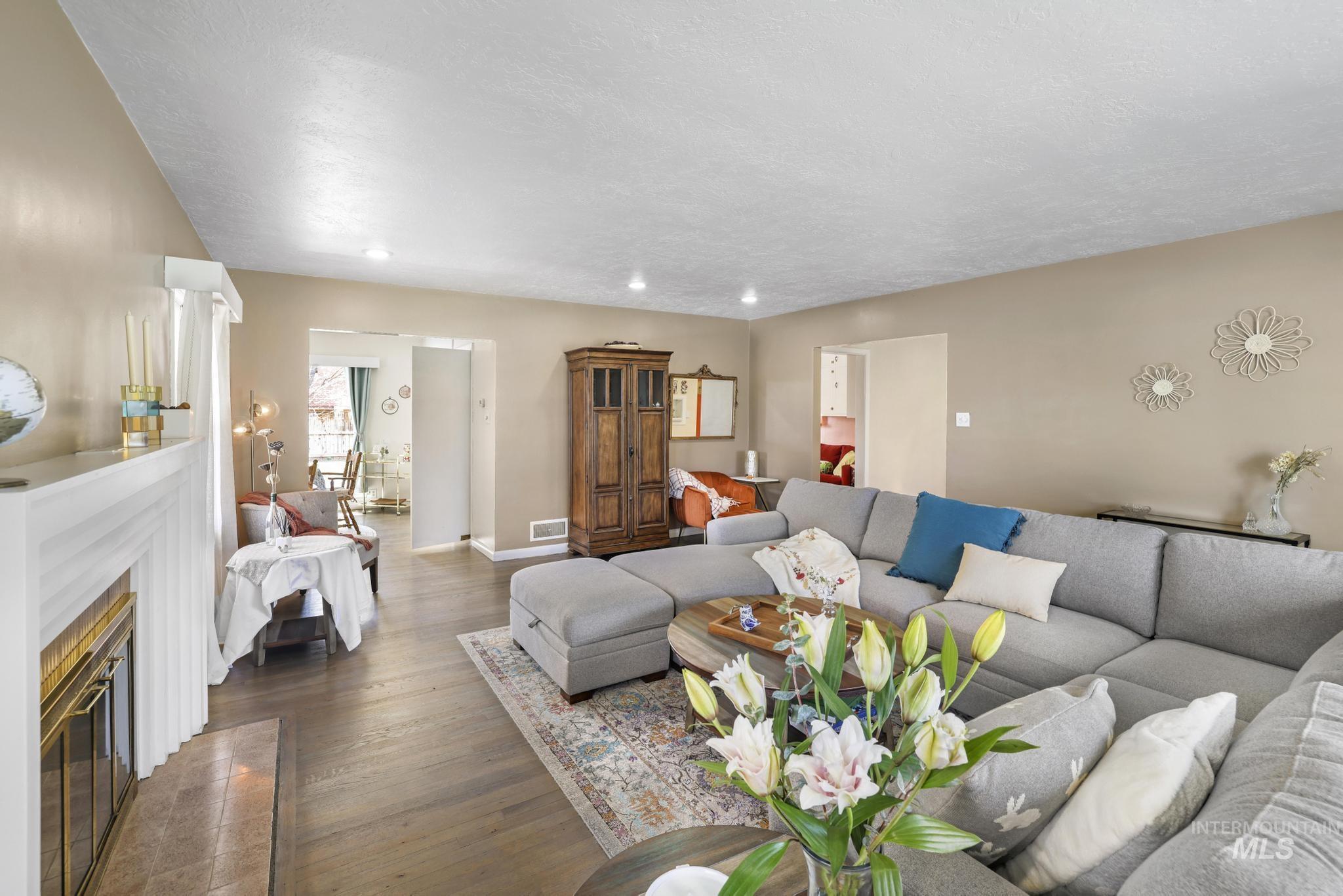 1532 11th Ave E, Twin Falls, Idaho 83301, 5 Bedrooms, 3 Bathrooms, Residential For Sale, Price $479,900, 98979941