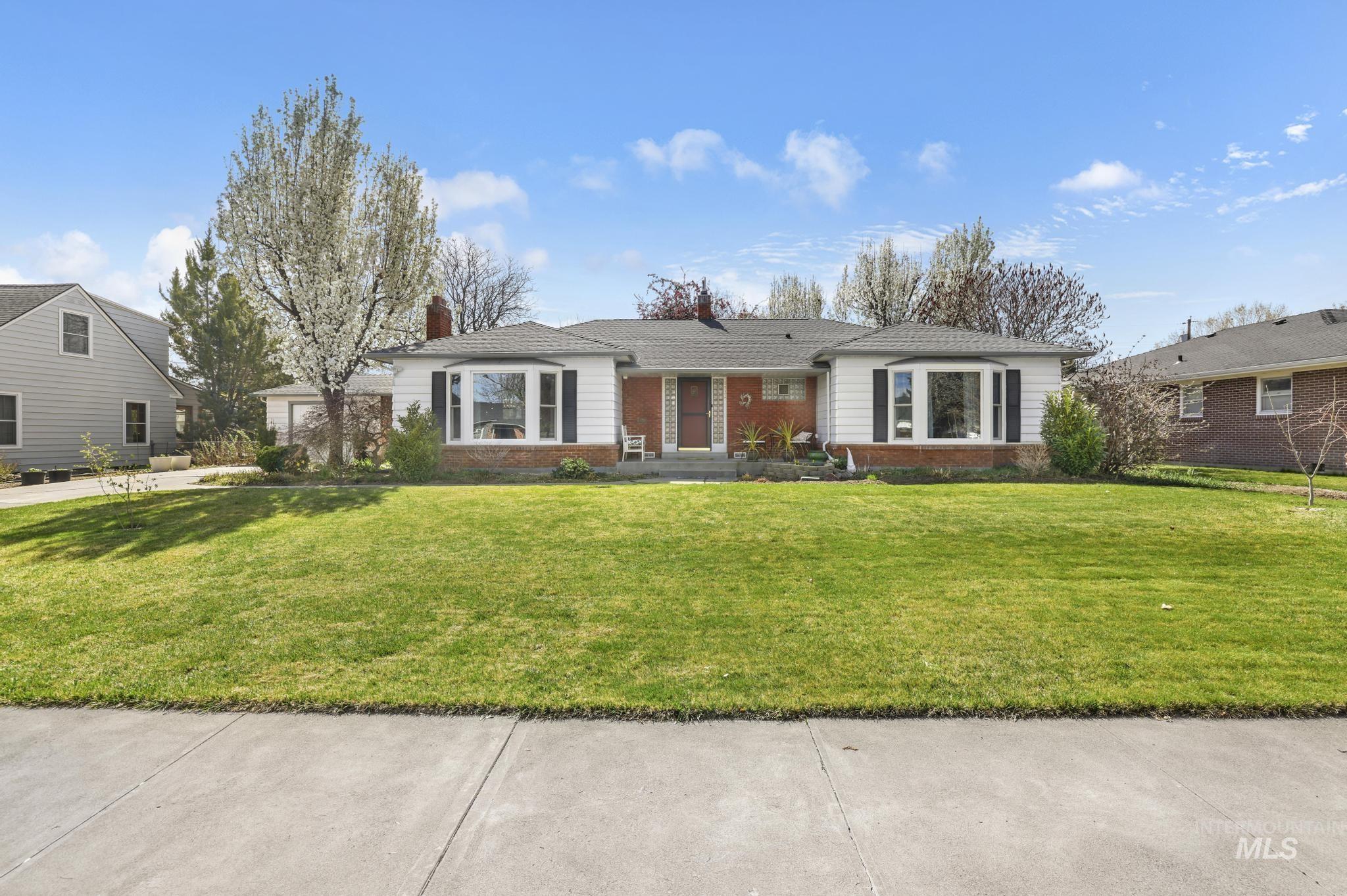 1532 11th Ave E, Twin Falls, Idaho 83301, 5 Bedrooms, 3 Bathrooms, Residential For Sale, Price $479,900, 98979941