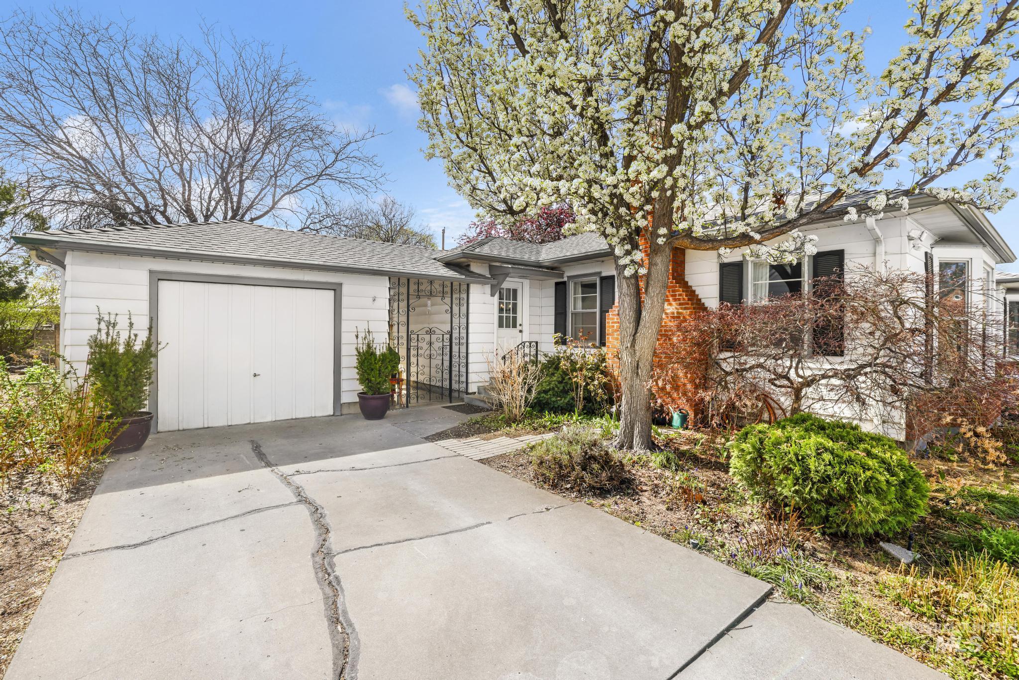 1532 11th Ave E, Twin Falls, Idaho 83301, 5 Bedrooms, 3 Bathrooms, Residential For Sale, Price $479,900, 98979941