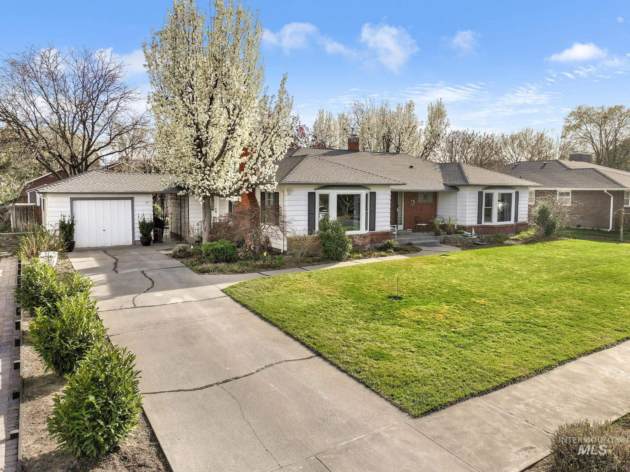 1532 11th Ave E, Twin Falls, Idaho 83301, 5 Bedrooms, 3 Bathrooms, Residential For Sale, Price $479,900, 98979941