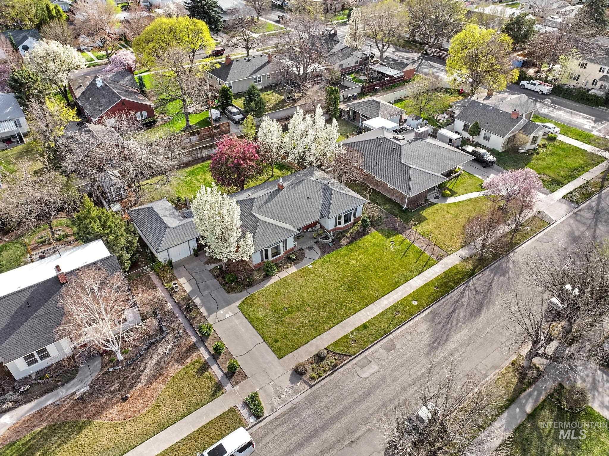 1532 11th Ave E, Twin Falls, Idaho 83301, 5 Bedrooms, 3 Bathrooms, Residential For Sale, Price $479,900, 98979941