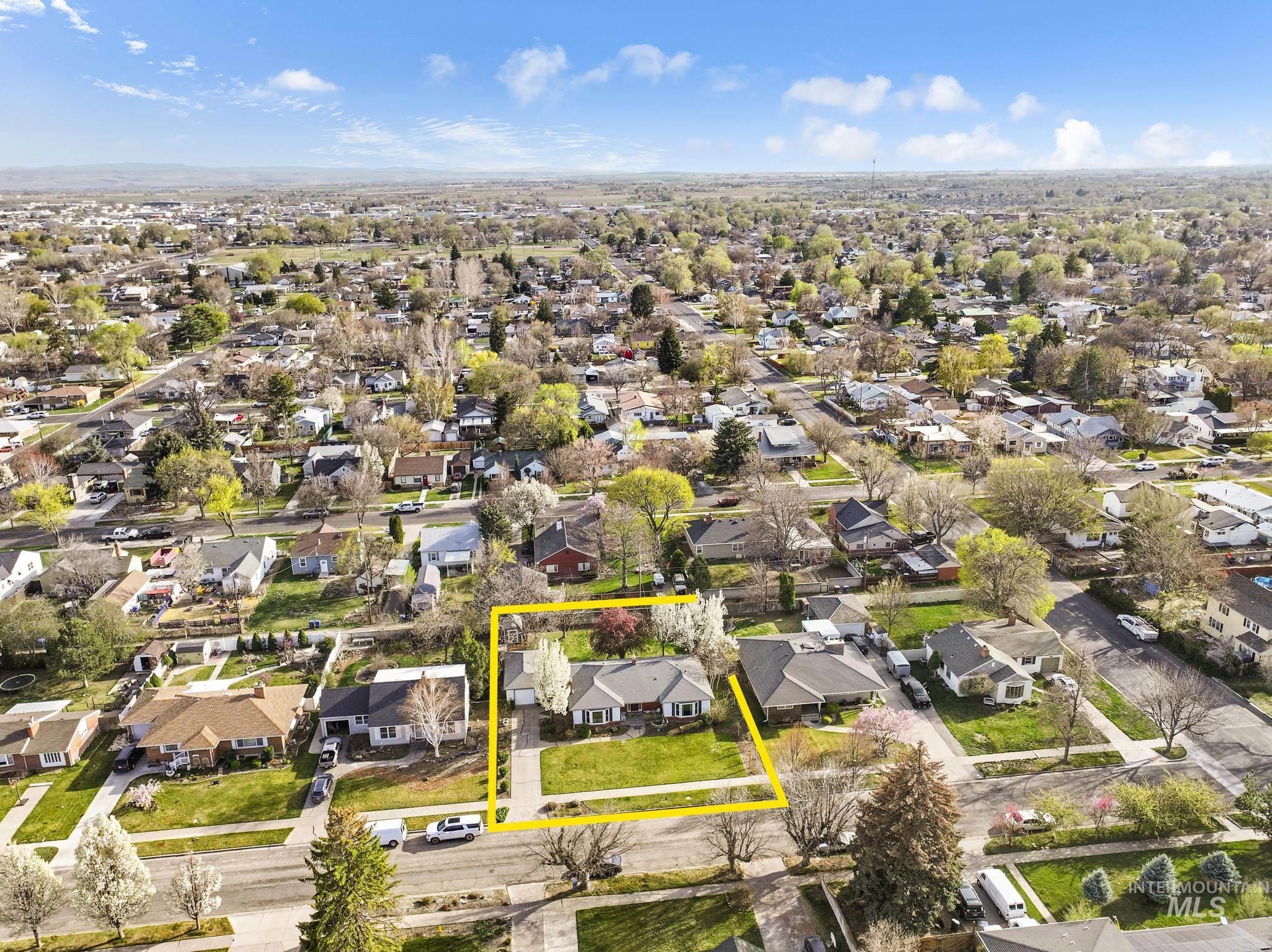 1532 11th Ave E, Twin Falls, Idaho 83301, 5 Bedrooms, 3 Bathrooms, Residential For Sale, Price $479,900, 98979941