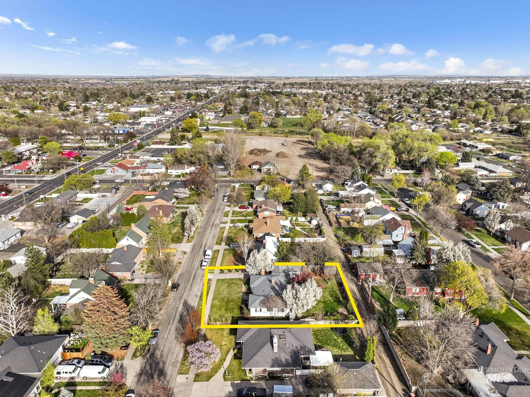 1532 11th Ave E, Twin Falls, Idaho 83301, 5 Bedrooms, 3 Bathrooms, Residential For Sale, Price $479,900, 98979941