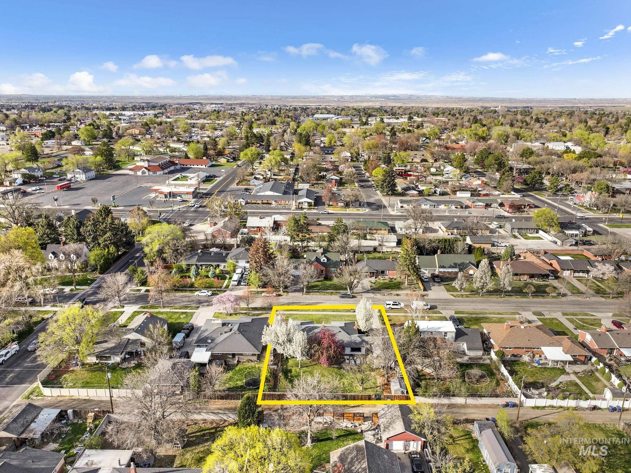 1532 11th Ave E, Twin Falls, Idaho 83301, 5 Bedrooms, 3 Bathrooms, Residential For Sale, Price $479,900, 98979941