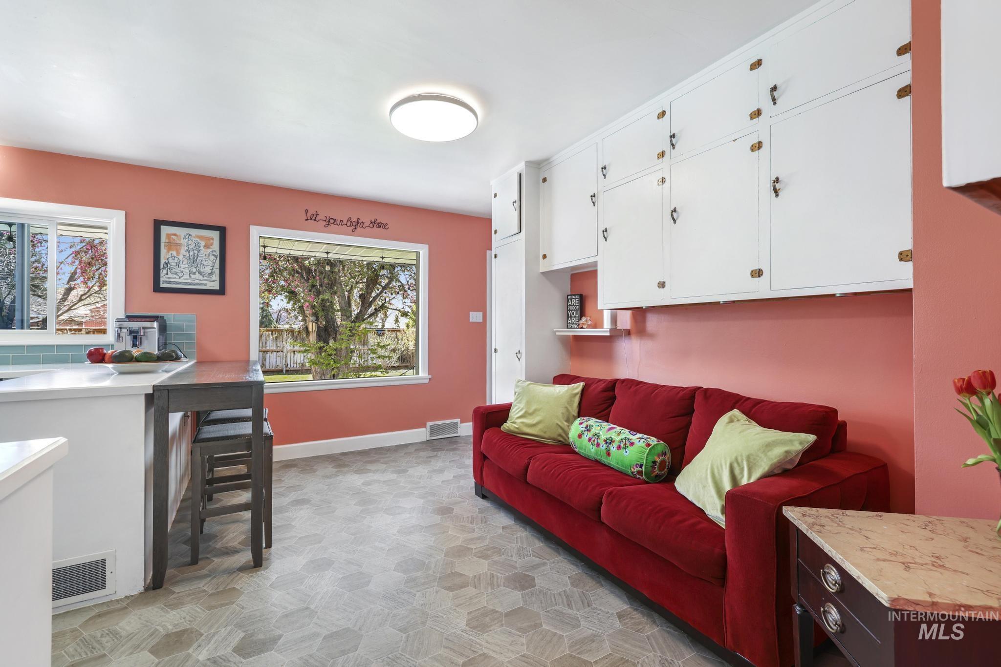 1532 11th Ave E, Twin Falls, Idaho 83301, 5 Bedrooms, 3 Bathrooms, Residential For Sale, Price $479,900, 98979941