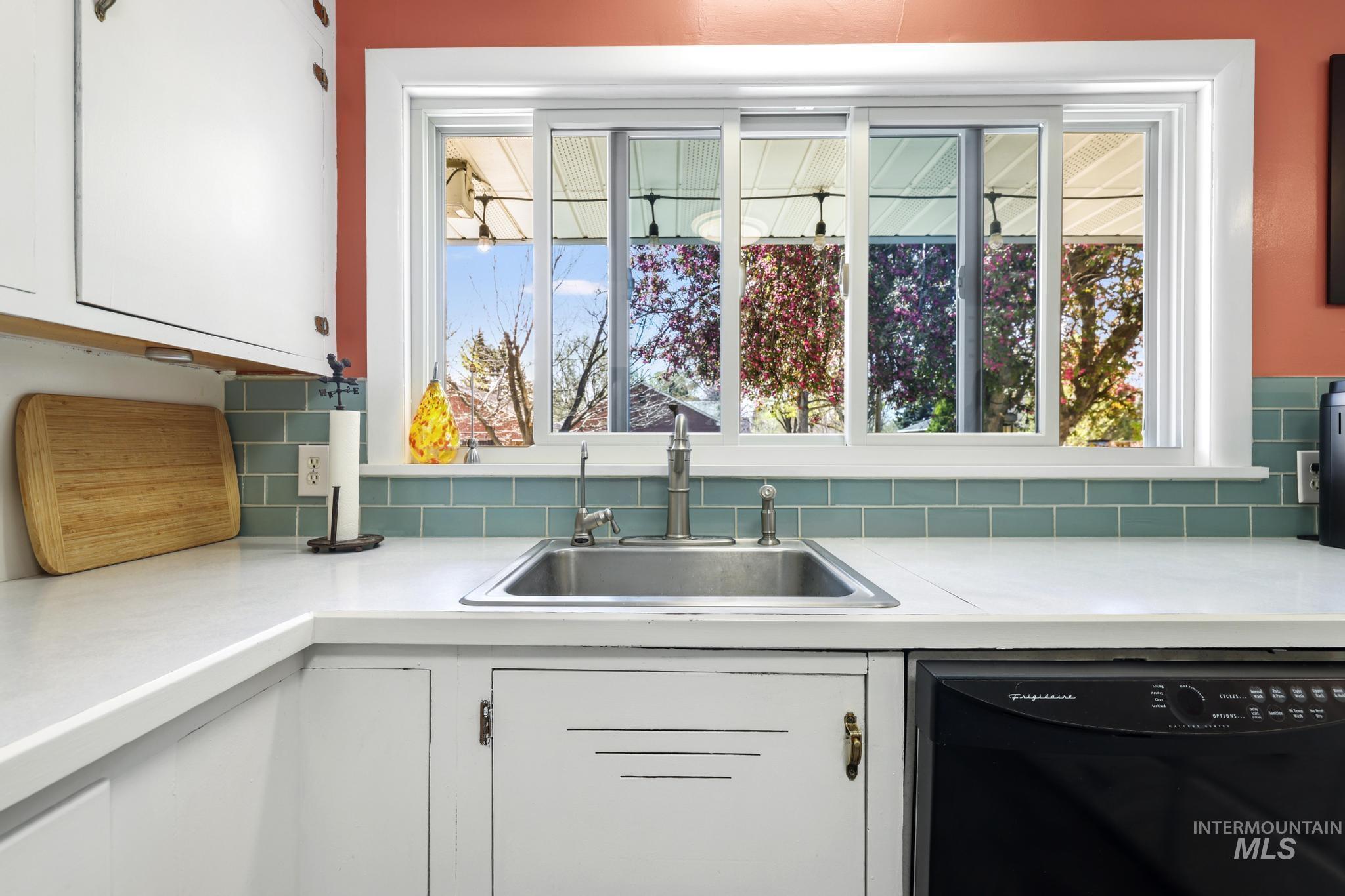 1532 11th Ave E, Twin Falls, Idaho 83301, 5 Bedrooms, 3 Bathrooms, Residential For Sale, Price $479,900, 98979941