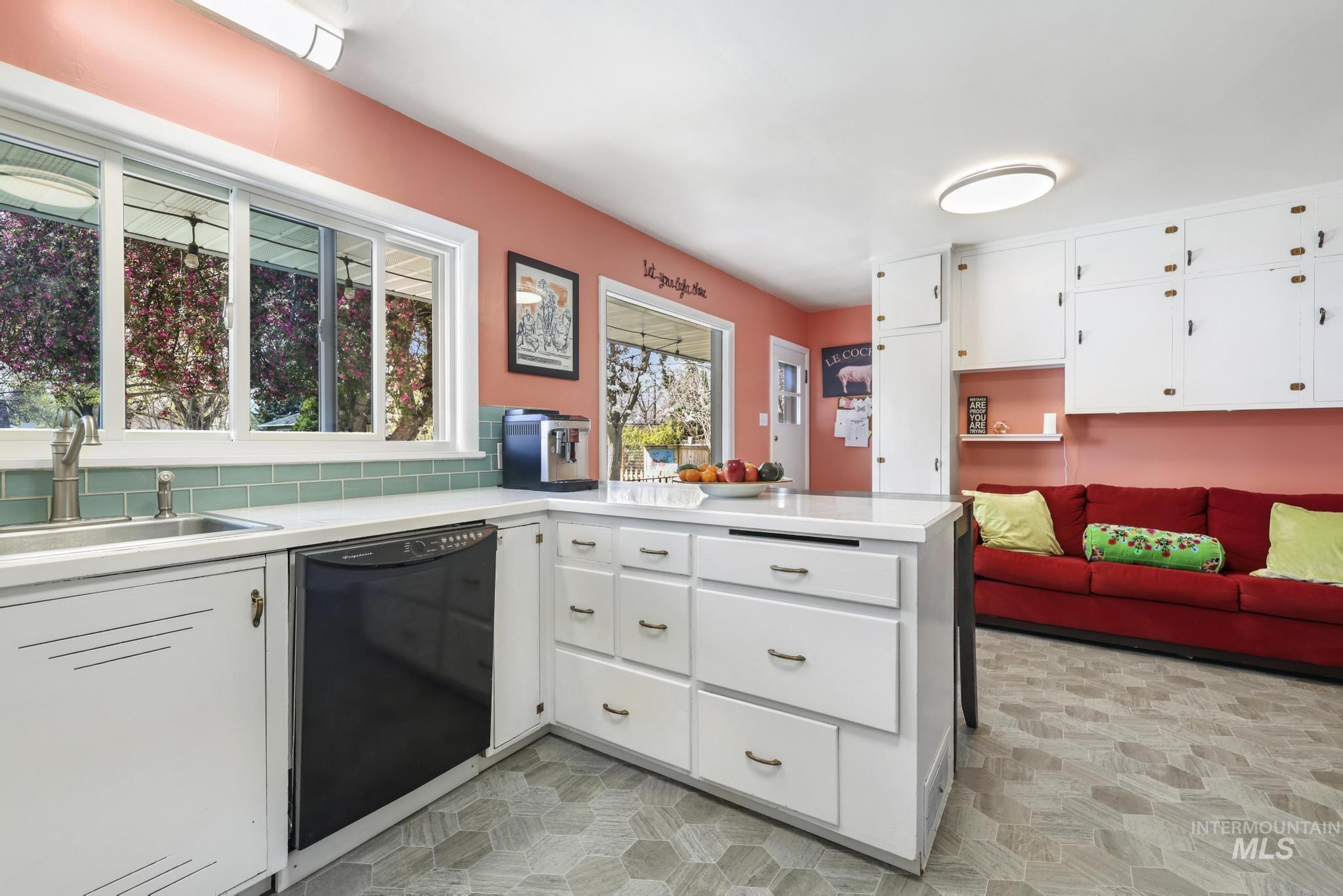 1532 11th Ave E, Twin Falls, Idaho 83301, 5 Bedrooms, 3 Bathrooms, Residential For Sale, Price $479,900, 98979941