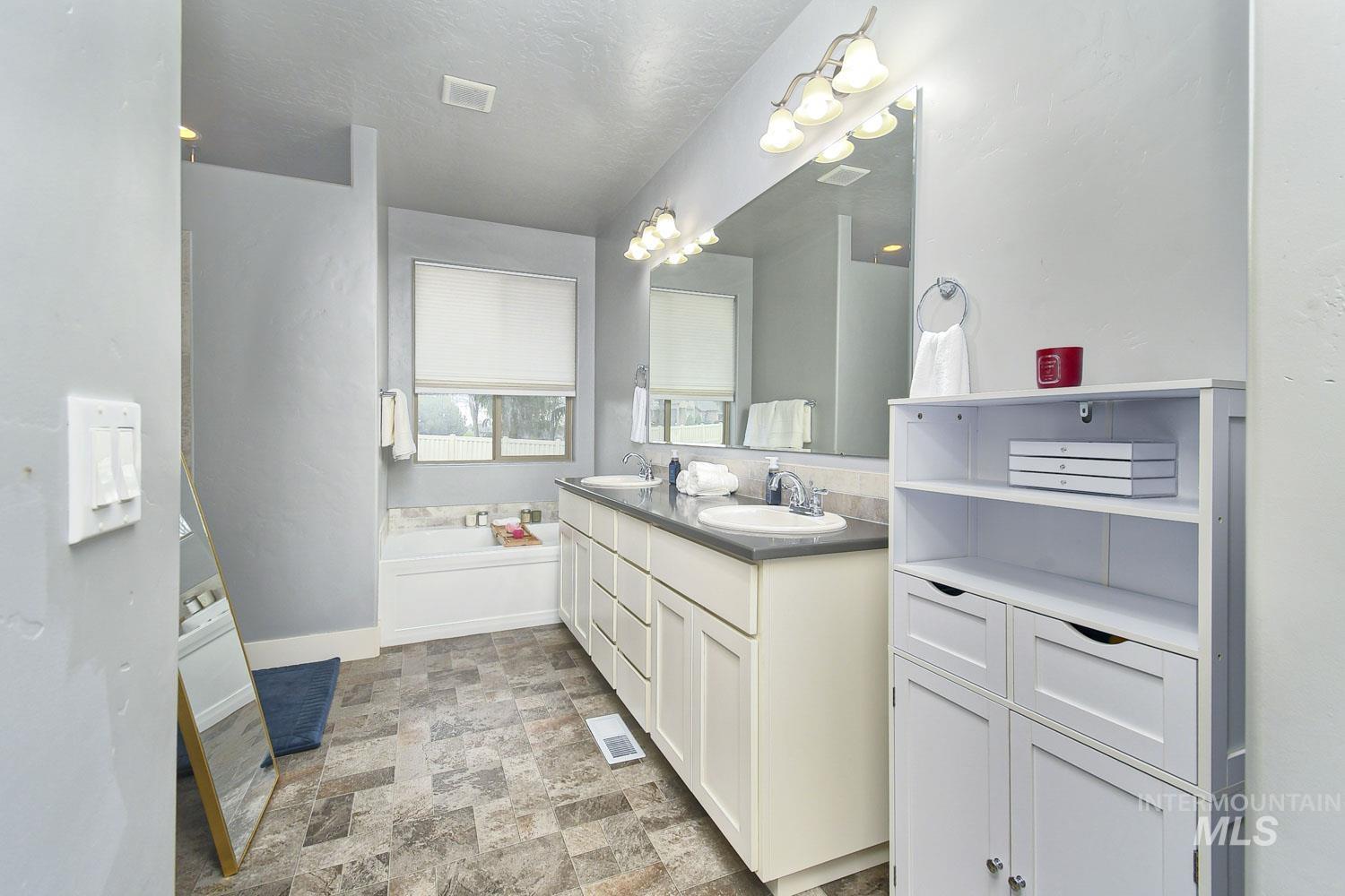 1288 Big Horn Court, Middleton, Idaho 83644, 3 Bedrooms, 2.5 Bathrooms, Residential For Sale, Price $609,000, 98979943