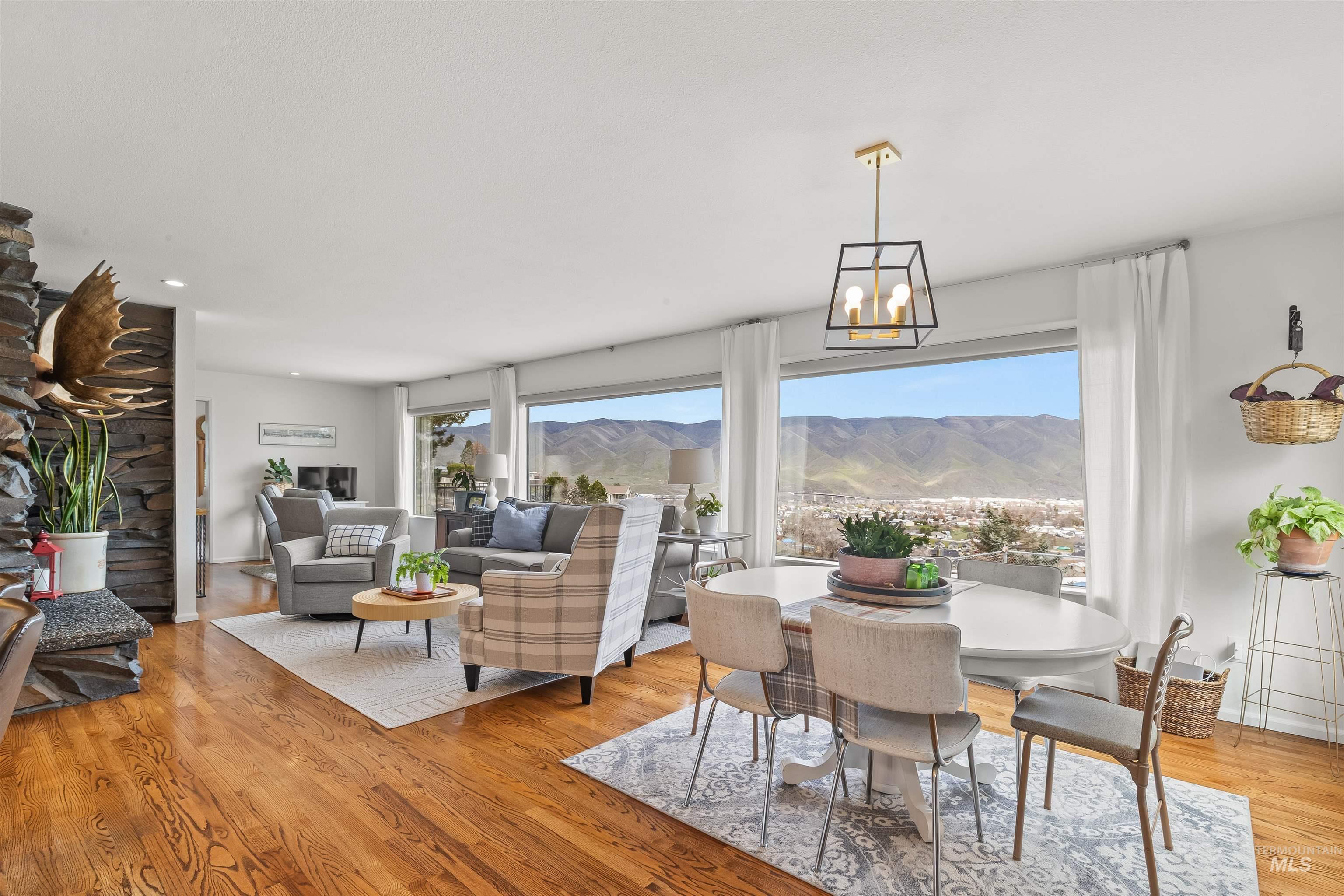 1744 Valleyview Drive, Clarkston, Washington 99403, 5 Bedrooms, 3.5 Bathrooms, Residential For Sale, Price $878,000, 98979953