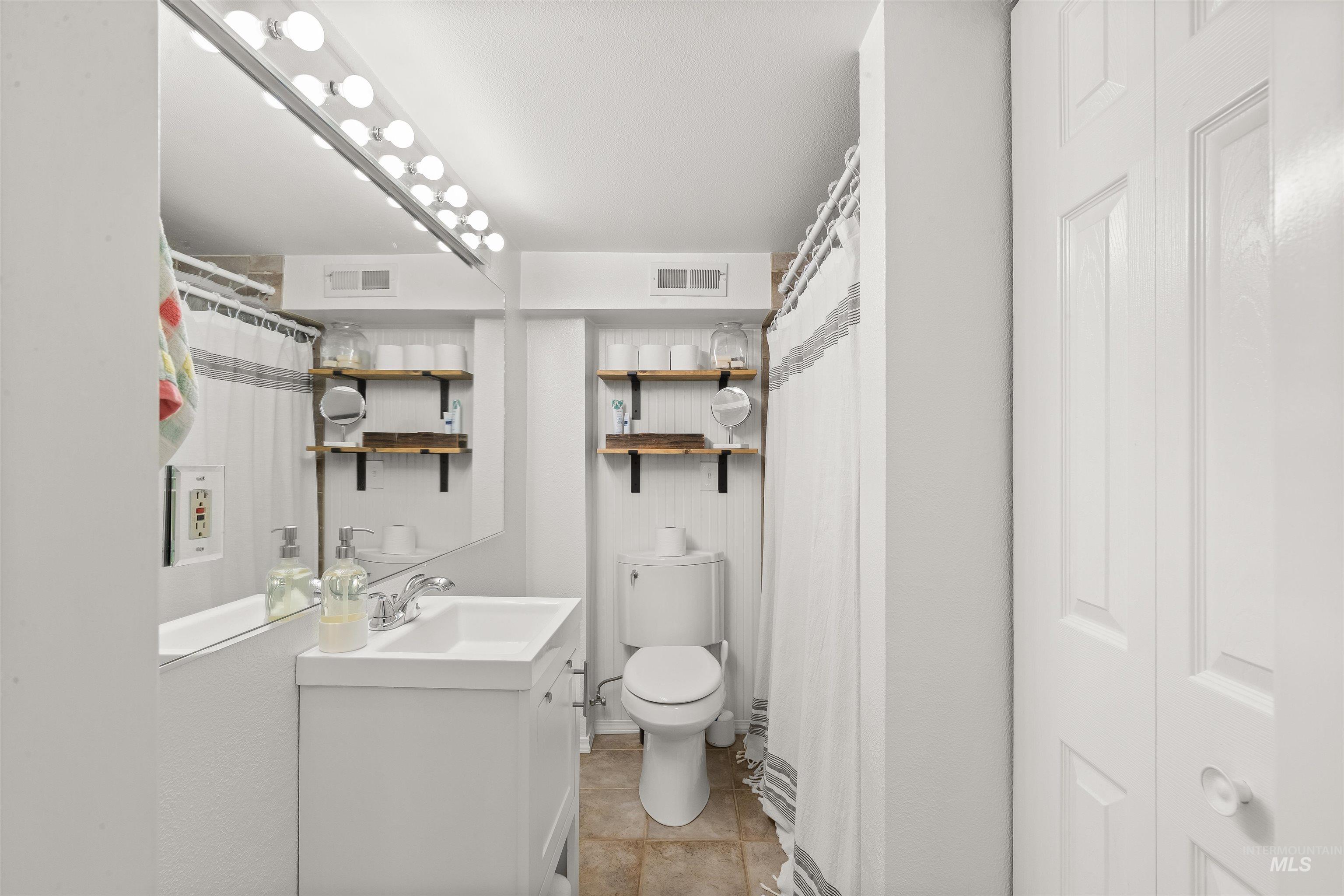 1744 Valleyview Drive, Clarkston, Washington 99403, 5 Bedrooms, 3.5 Bathrooms, Residential For Sale, Price $878,000, 98979953