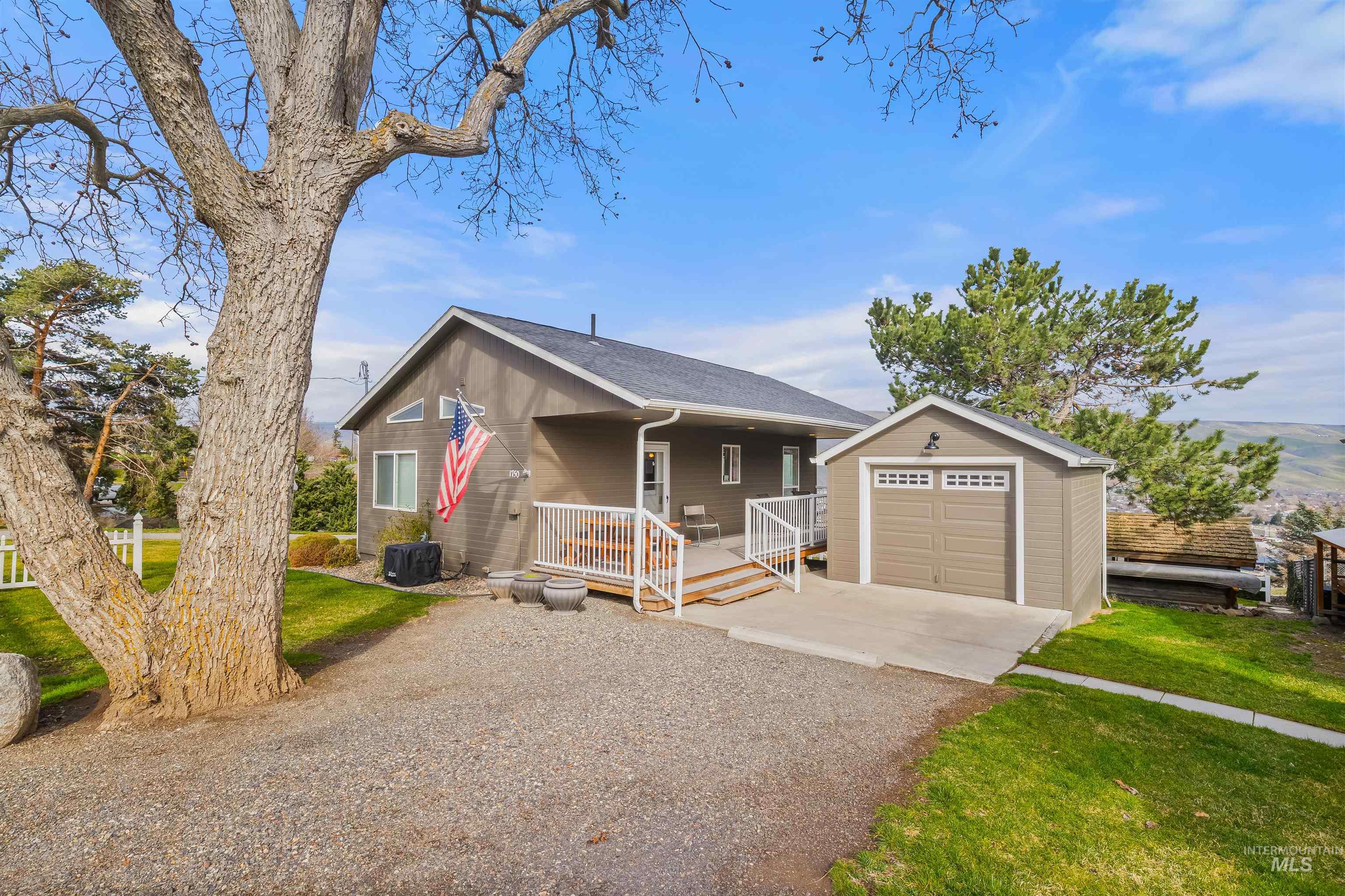 1744 Valleyview Drive, Clarkston, Washington 99403, 5 Bedrooms, 3.5 Bathrooms, Residential For Sale, Price $878,000, 98979953