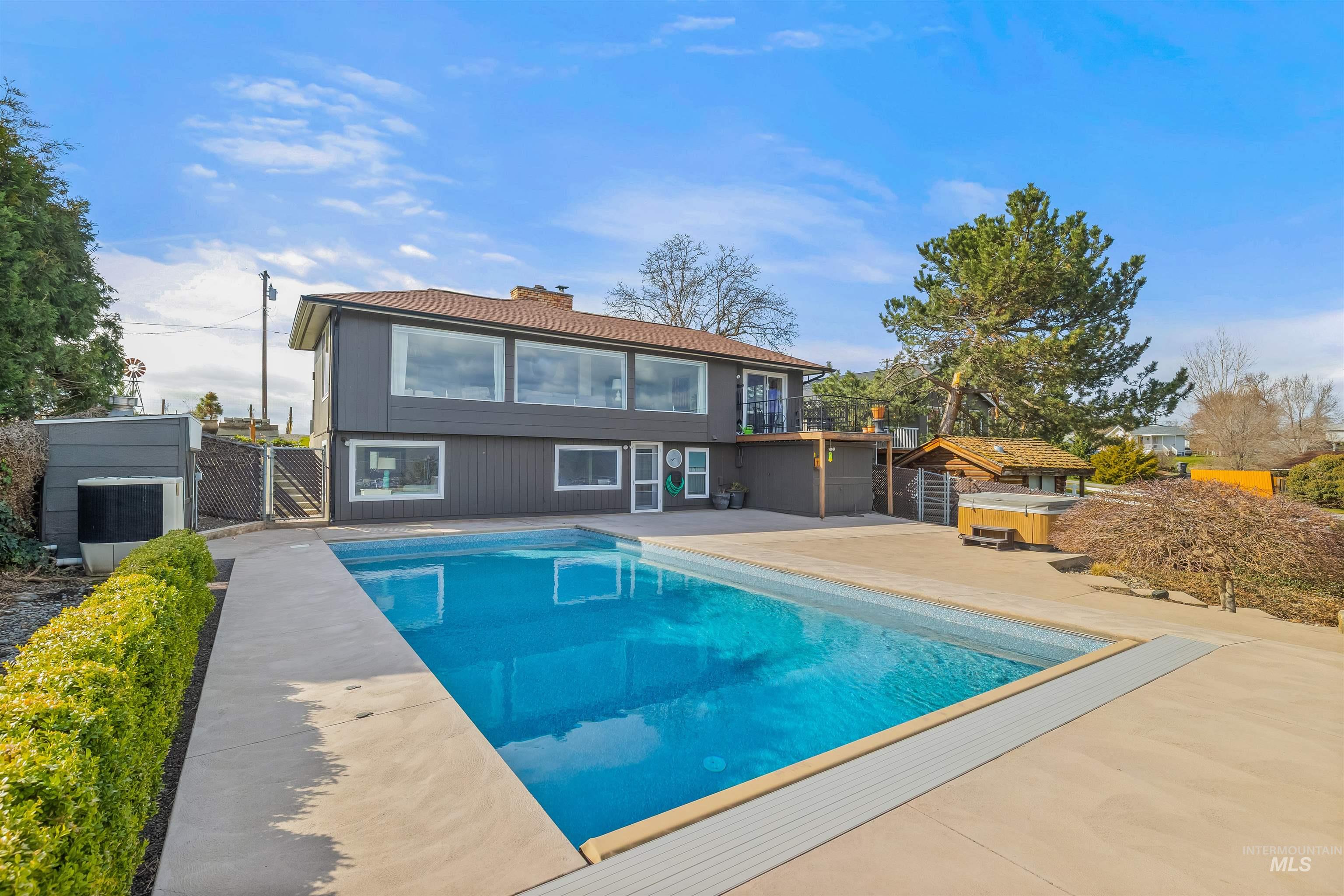 1744 Valleyview Drive, Clarkston, Washington 99403, 5 Bedrooms, 3.5 Bathrooms, Residential For Sale, Price $878,000, 98979953