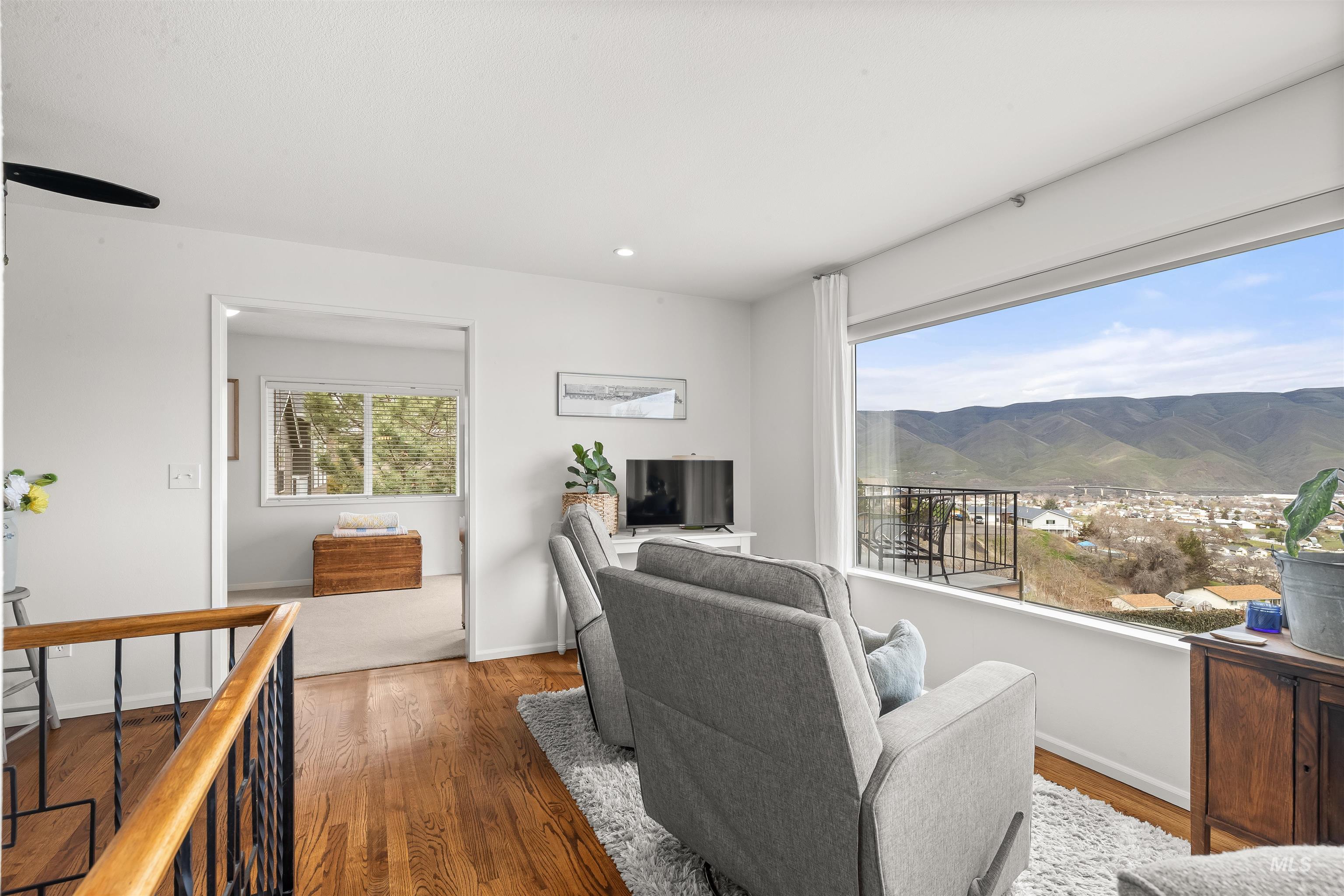 1744 Valleyview Drive, Clarkston, Washington 99403, 5 Bedrooms, 3.5 Bathrooms, Residential For Sale, Price $878,000, 98979953