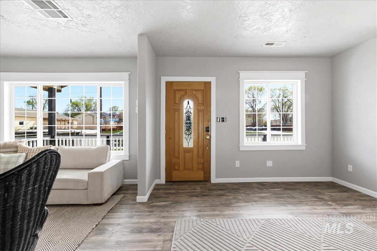 1750 American Legion Blvd, Mountain Home, Idaho 83647-3132, 3 Bedrooms, 2 Bathrooms, Residential For Sale, Price $475,000,MLS 98979964