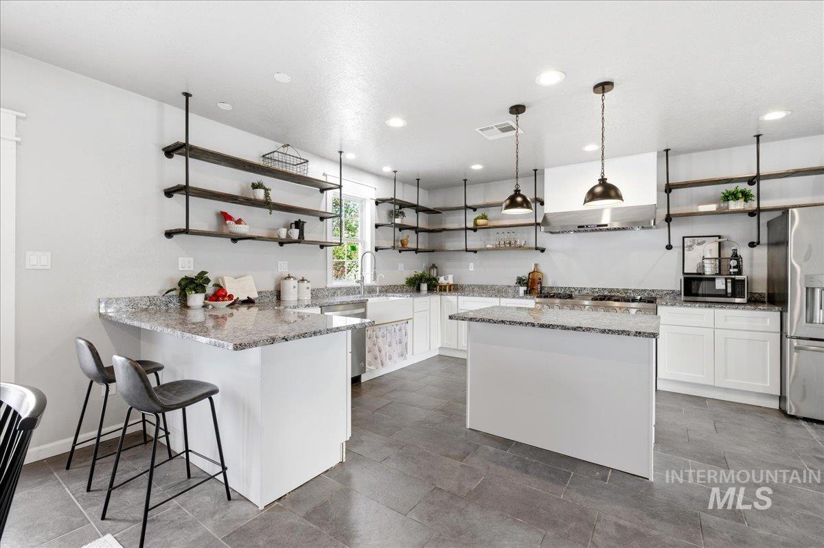 1750 American Legion Blvd, Mountain Home, Idaho 83647-3132, 3 Bedrooms, 2 Bathrooms, Residential For Sale, Price $475,000,MLS 98979964