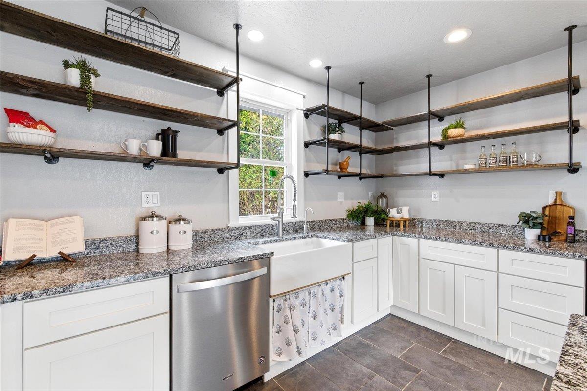 1750 American Legion Blvd, Mountain Home, Idaho 83647-3132, 3 Bedrooms, 2 Bathrooms, Residential For Sale, Price $475,000,MLS 98979964