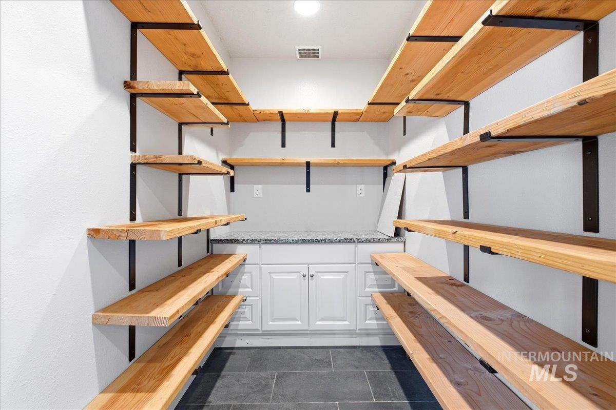 1750 American Legion Blvd, Mountain Home, Idaho 83647-3132, 3 Bedrooms, 2 Bathrooms, Residential For Sale, Price $475,000,MLS 98979964