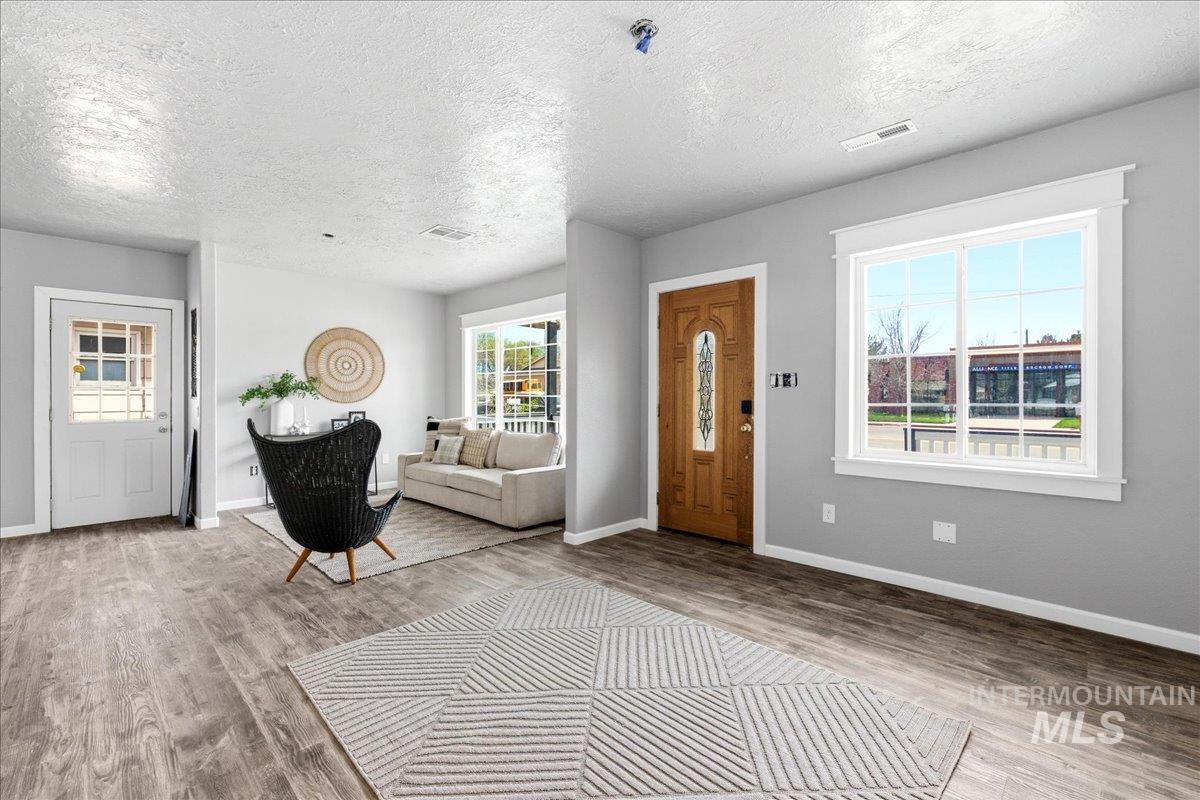 1750 American Legion Blvd, Mountain Home, Idaho 83647-3132, 3 Bedrooms, 2 Bathrooms, Residential For Sale, Price $475,000,MLS 98979964