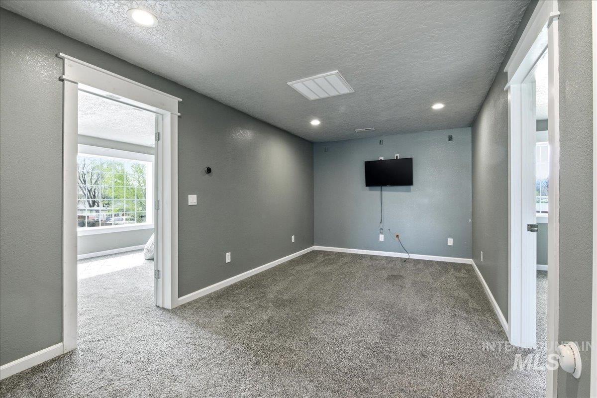 1750 American Legion Blvd, Mountain Home, Idaho 83647-3132, 3 Bedrooms, 2 Bathrooms, Residential For Sale, Price $475,000,MLS 98979964