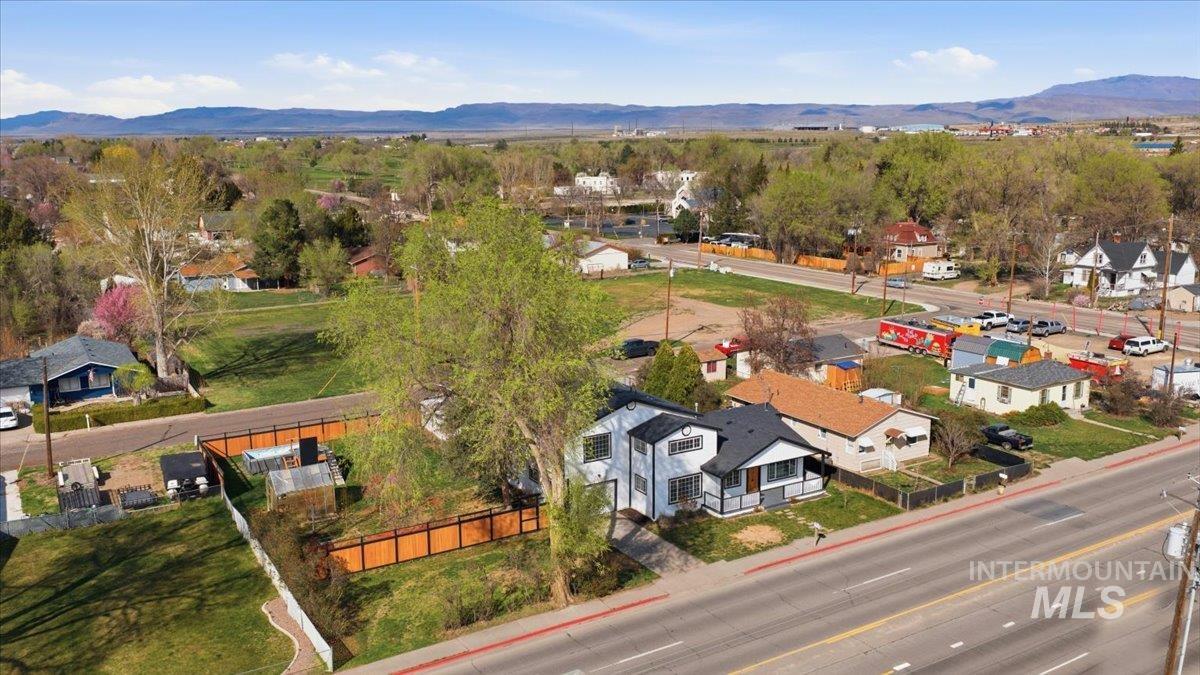 1750 American Legion Blvd, Mountain Home, Idaho 83647-3132, 3 Bedrooms, 2 Bathrooms, Residential For Sale, Price $475,000,MLS 98979964