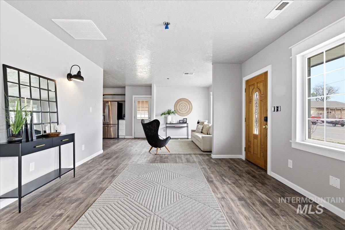 1750 American Legion Blvd, Mountain Home, Idaho 83647-3132, 3 Bedrooms, 2 Bathrooms, Residential For Sale, Price $475,000,MLS 98979964