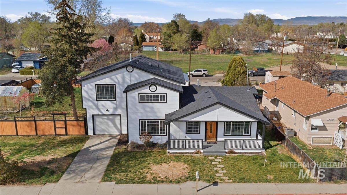 1750 American Legion Blvd, Mountain Home, Idaho 83647-3132, 3 Bedrooms, 2 Bathrooms, Residential For Sale, Price $475,000,MLS 98979964