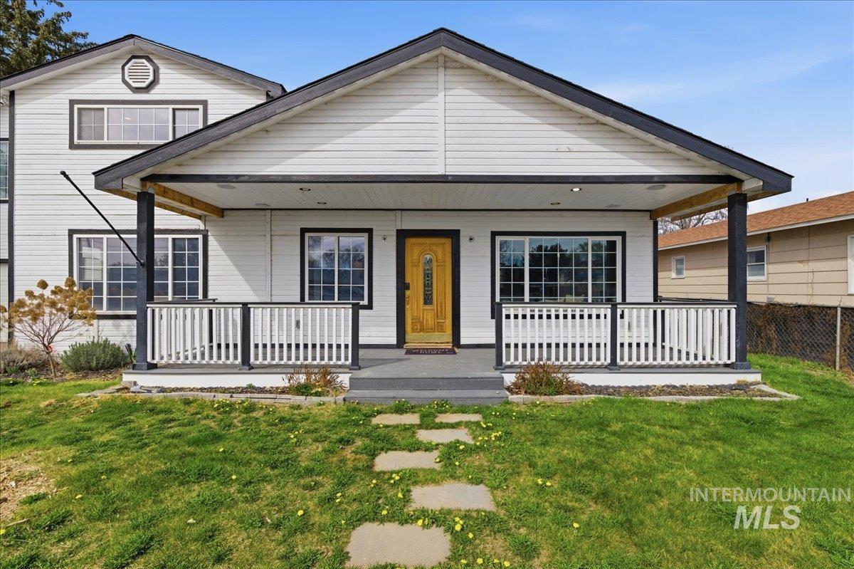 1750 American Legion Blvd, Mountain Home, Idaho 83647-3132, 3 Bedrooms, 2 Bathrooms, Residential For Sale, Price $475,000,MLS 98979964