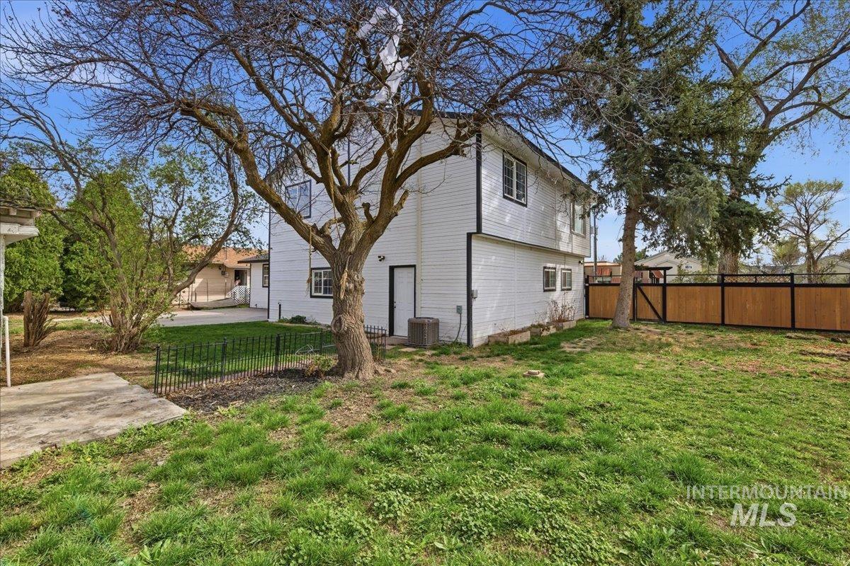 1750 American Legion Blvd, Mountain Home, Idaho 83647-3132, 3 Bedrooms, 2 Bathrooms, Residential For Sale, Price $475,000,MLS 98979964